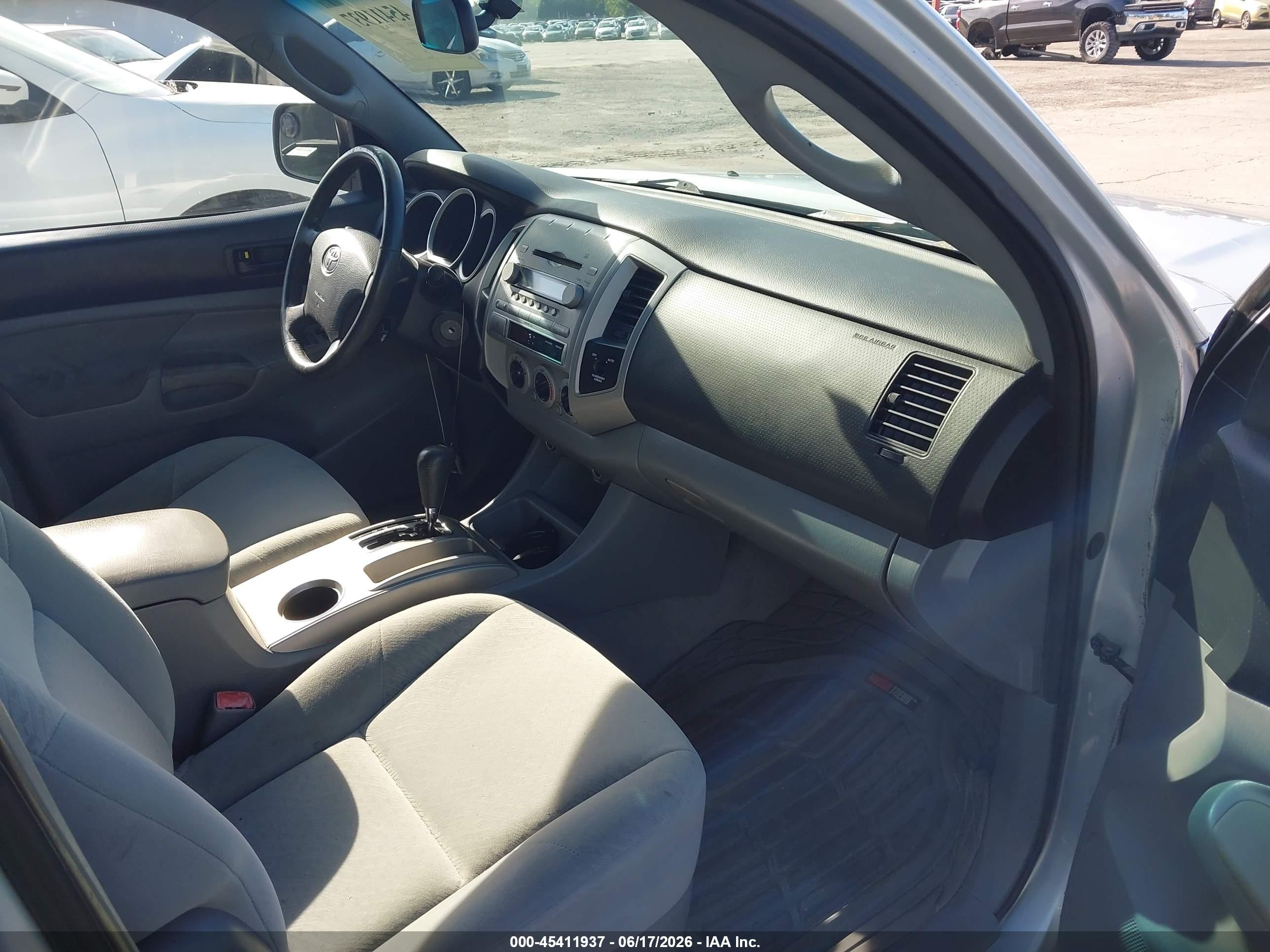 2007 Toyota Tacoma   Silver vin: 5TETX22N07Z392579