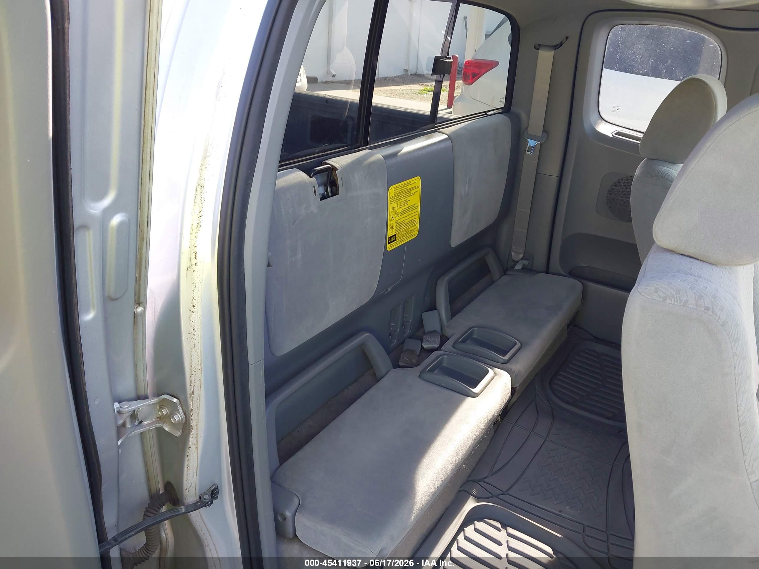 2007 Toyota Tacoma   Silver vin: 5TETX22N07Z392579