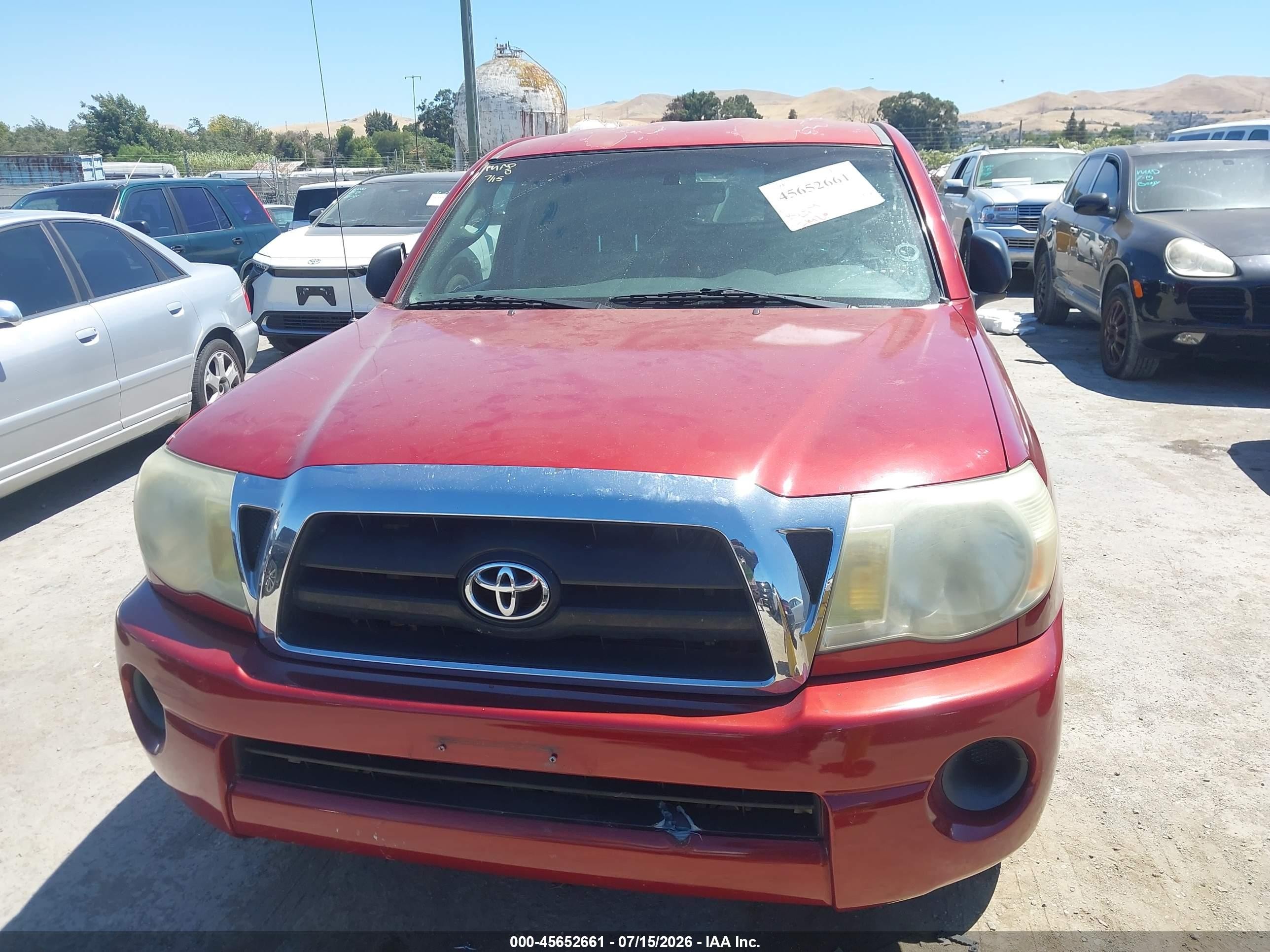 2005 Toyota Tacoma   Red vin: 5TETX22N15Z033206
