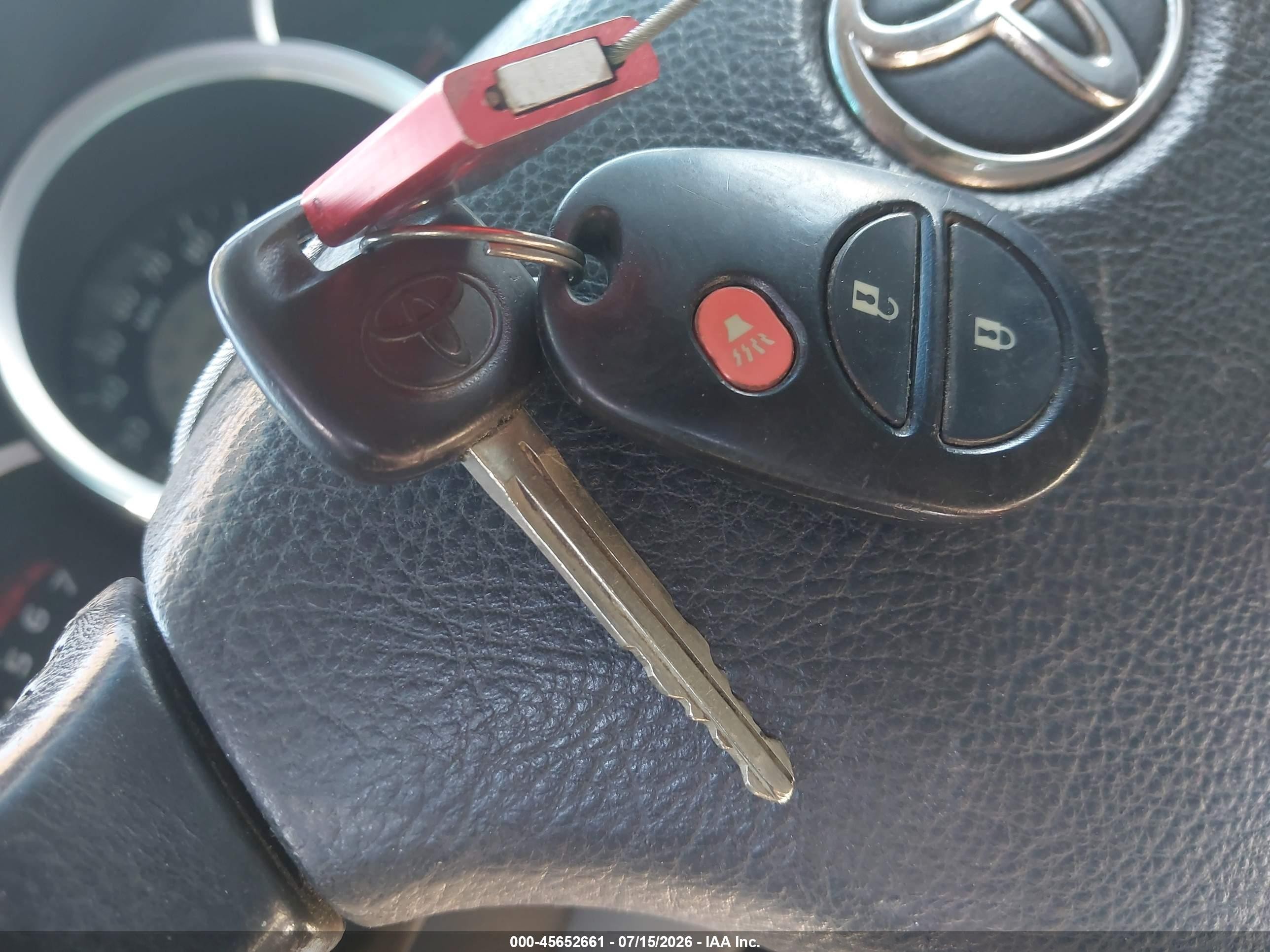 2005 Toyota Tacoma   Red vin: 5TETX22N15Z033206