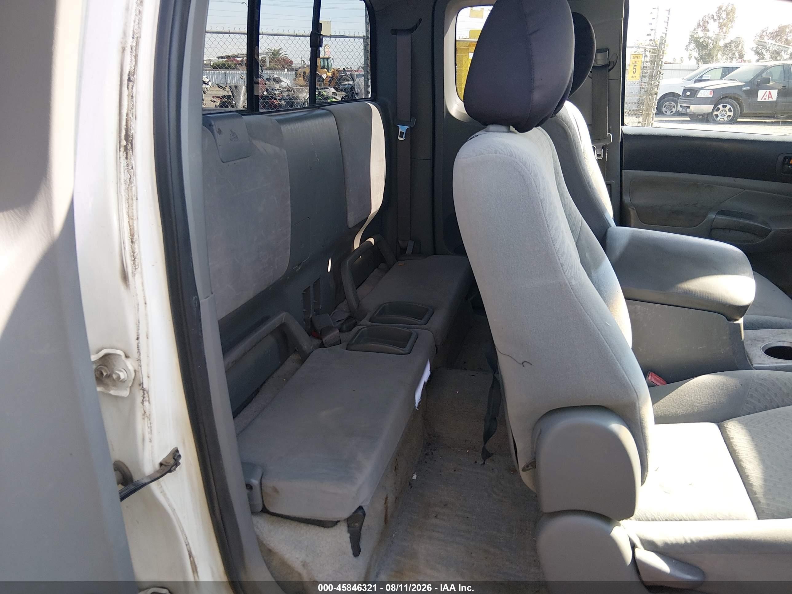 2005 Toyota Tacoma   White vin: 5TETX22N25Z044280