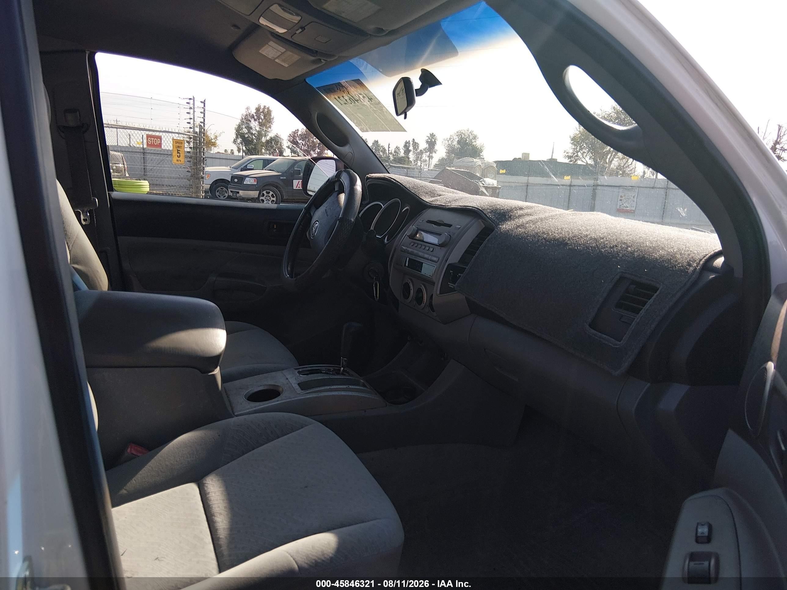 2005 Toyota Tacoma   White vin: 5TETX22N25Z044280