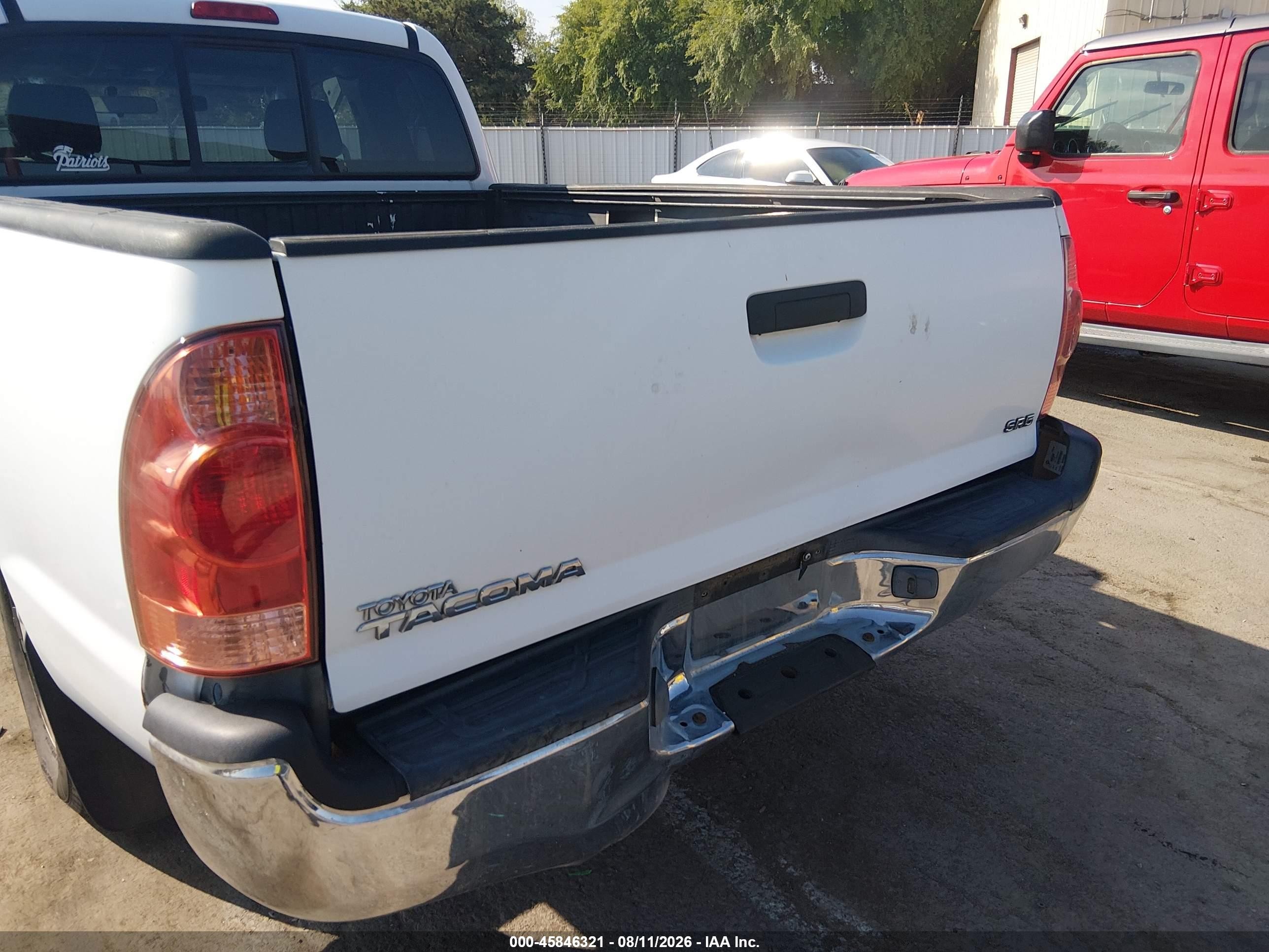 2005 Toyota Tacoma   White vin: 5TETX22N25Z044280