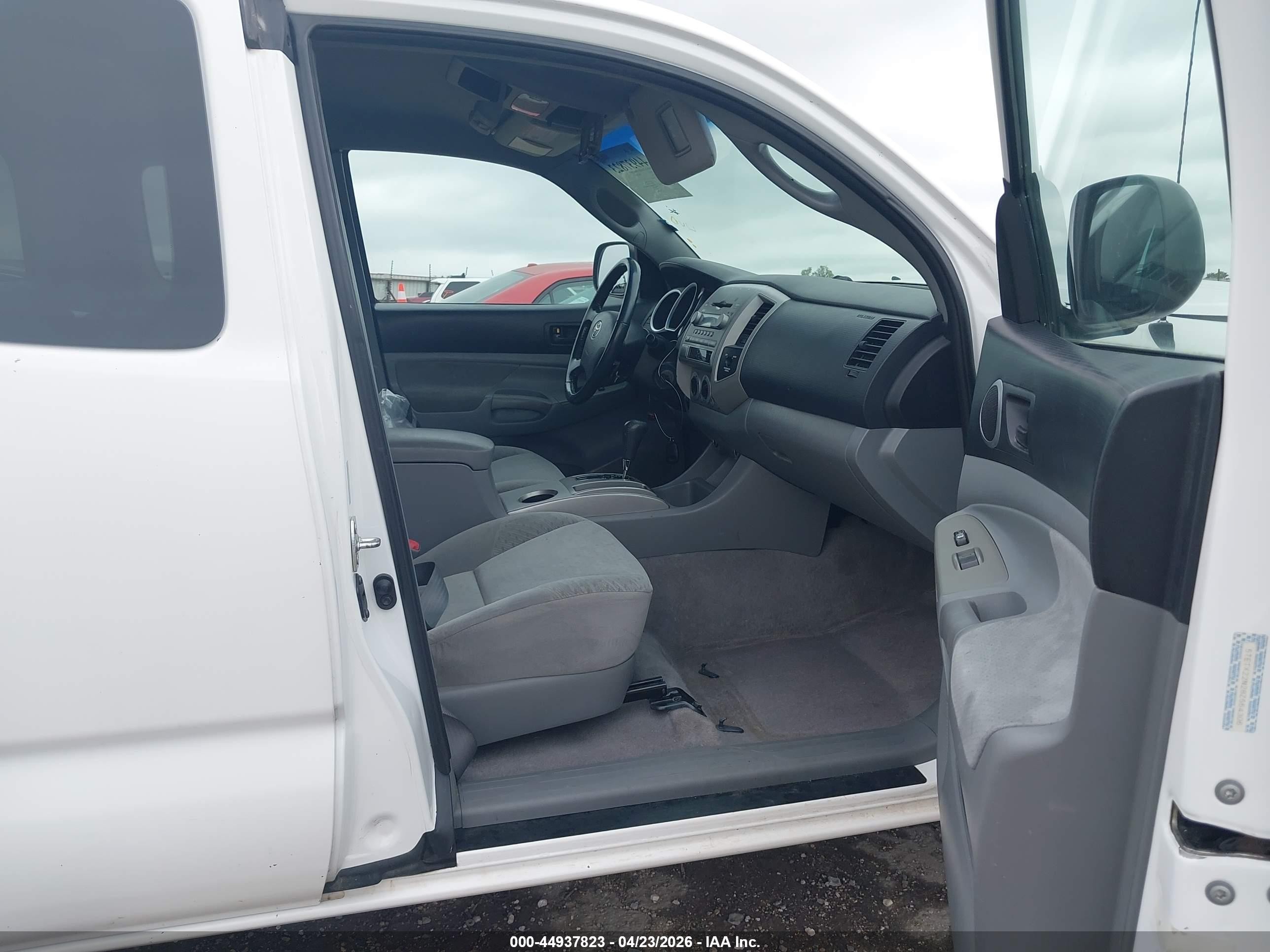 2008 Toyota Tacoma   Белый vin: 5TETX22N28Z564306