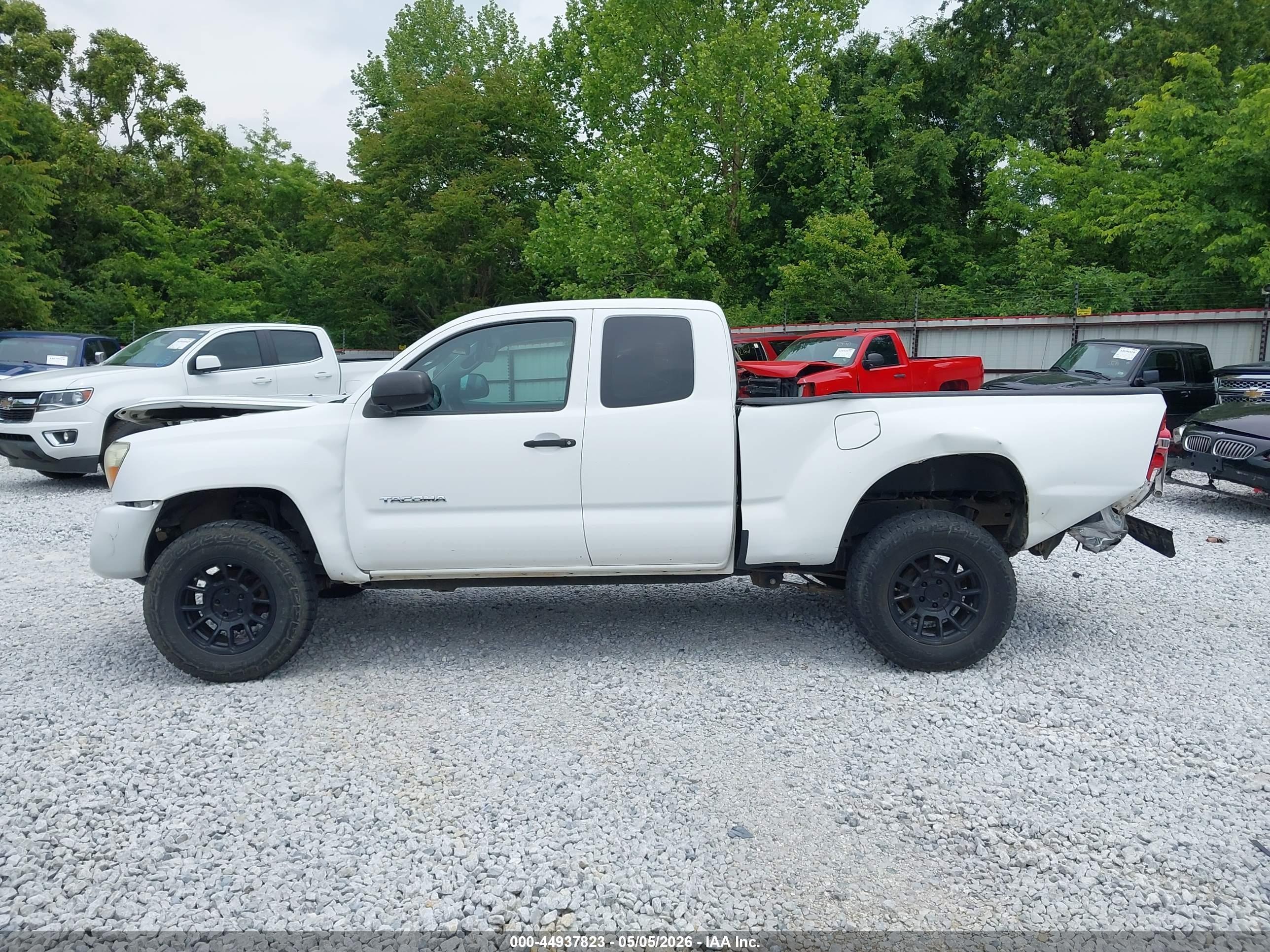 2008 Toyota Tacoma   Белый vin: 5TETX22N28Z564306
