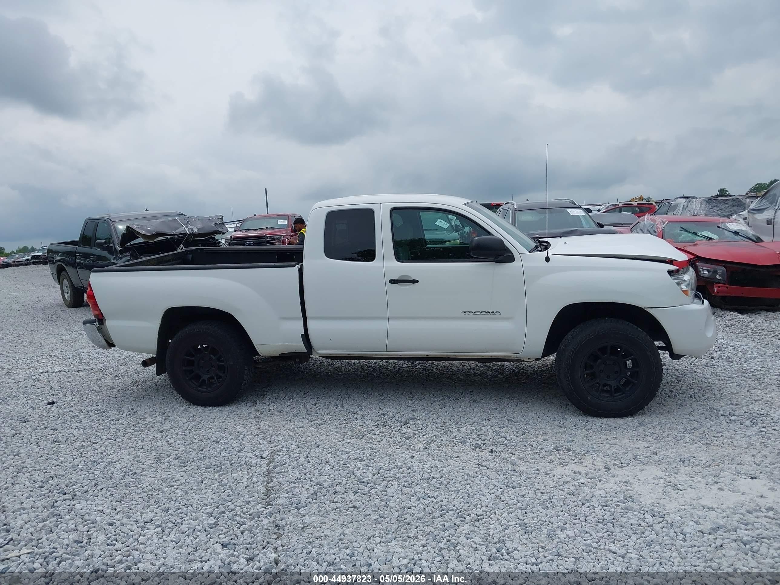 2008 Toyota Tacoma   Белый vin: 5TETX22N28Z564306