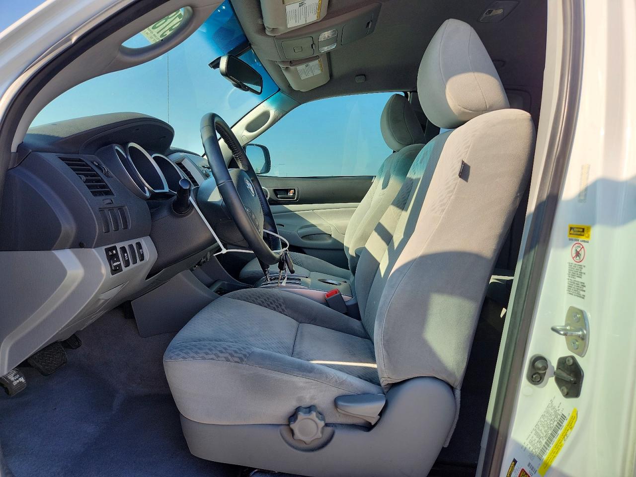 2009 Toyota Tacoma Base White vin: 5TETX22N49Z604127