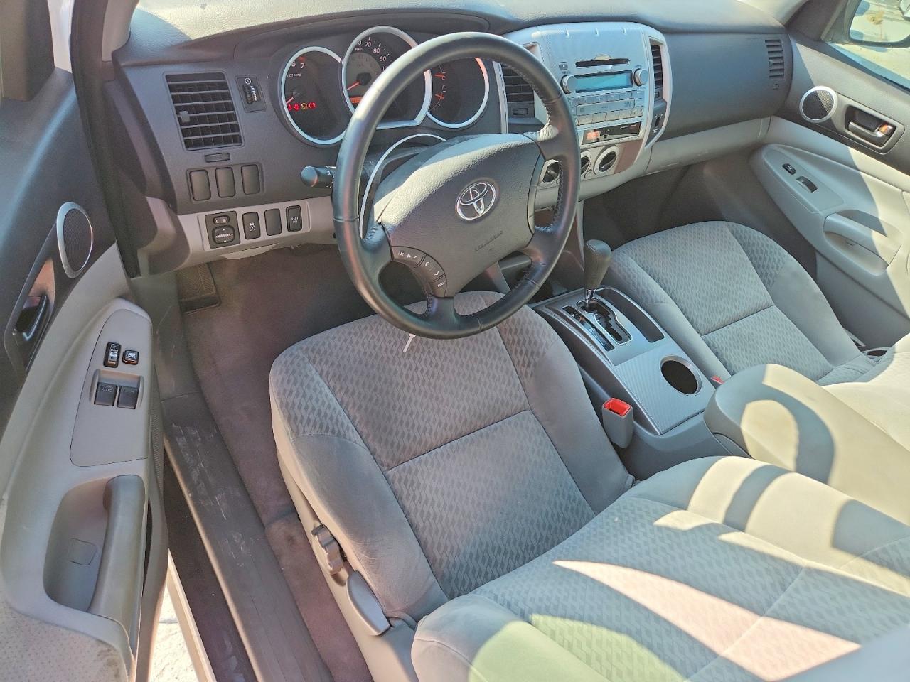 2009 Toyota Tacoma Base White vin: 5TETX22N49Z604127