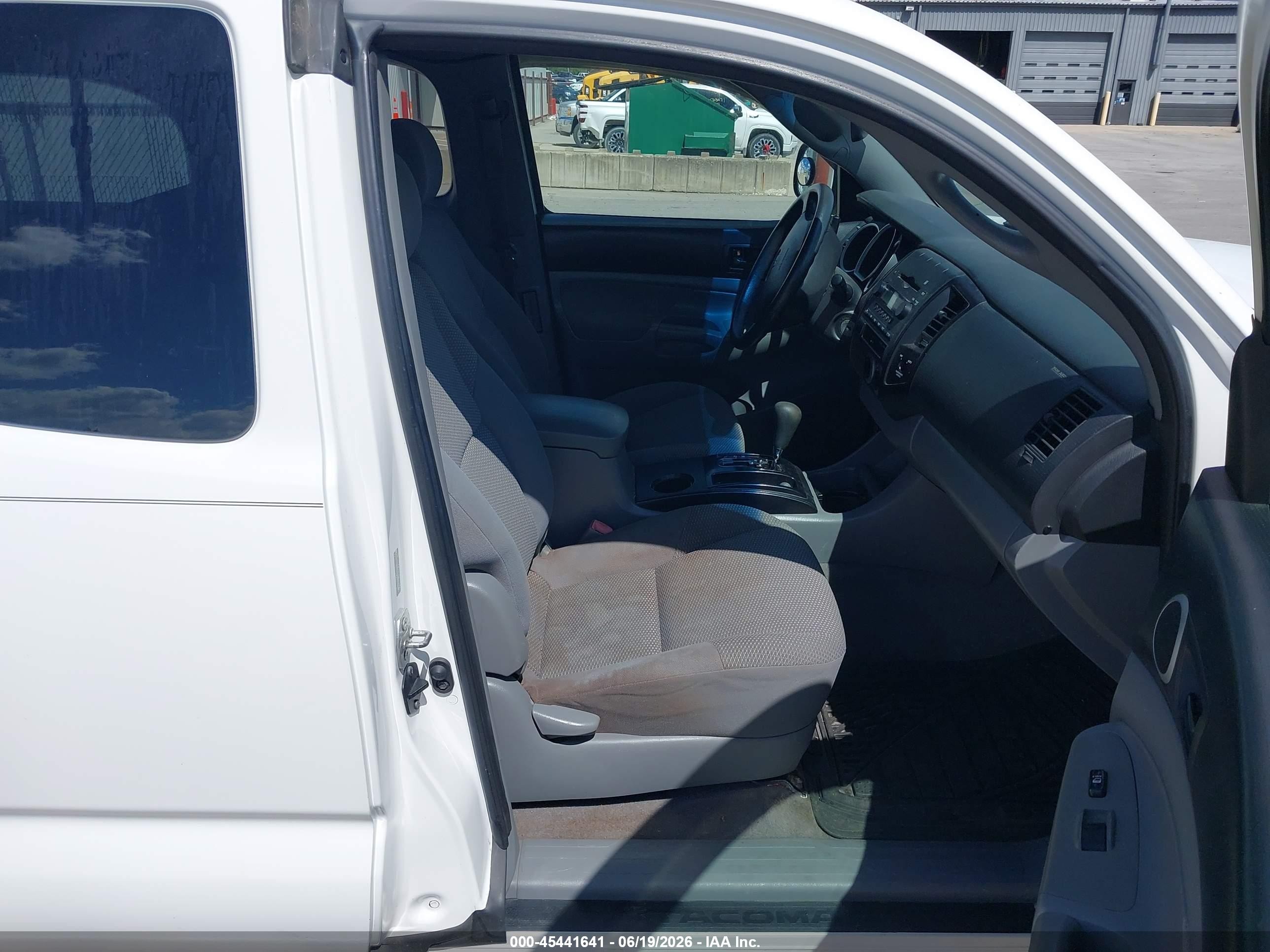 2007 Toyota Tacoma   White vin: 5TETX22N57Z460357