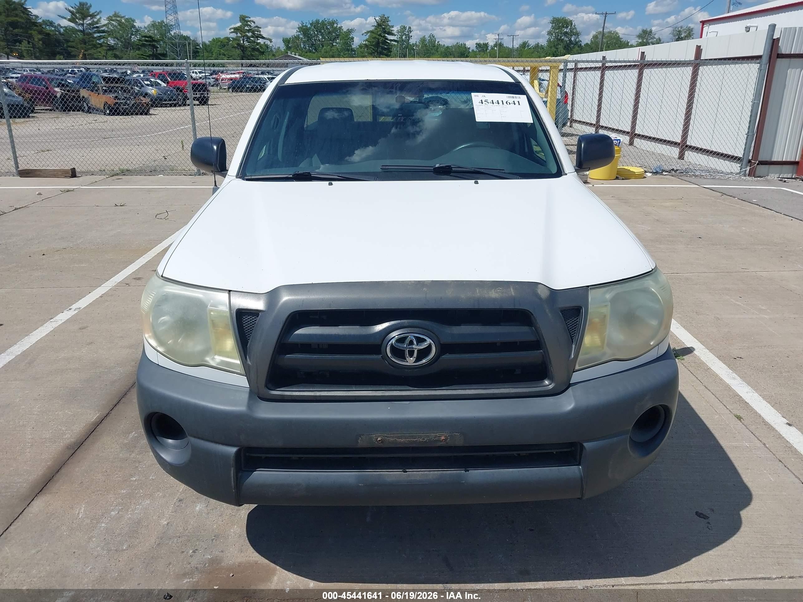 2007 Toyota Tacoma   White vin: 5TETX22N57Z460357