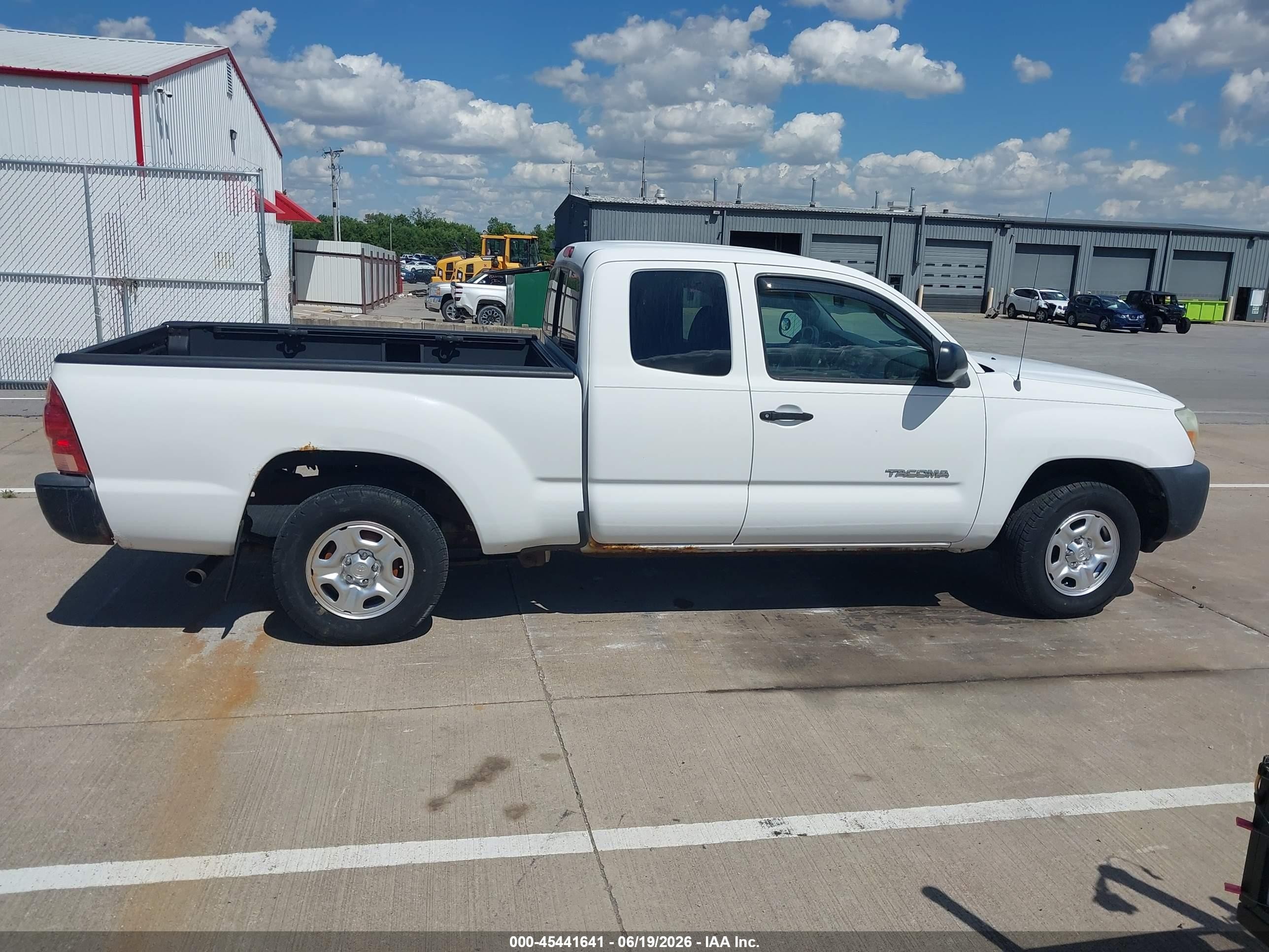 2007 Toyota Tacoma   White vin: 5TETX22N57Z460357