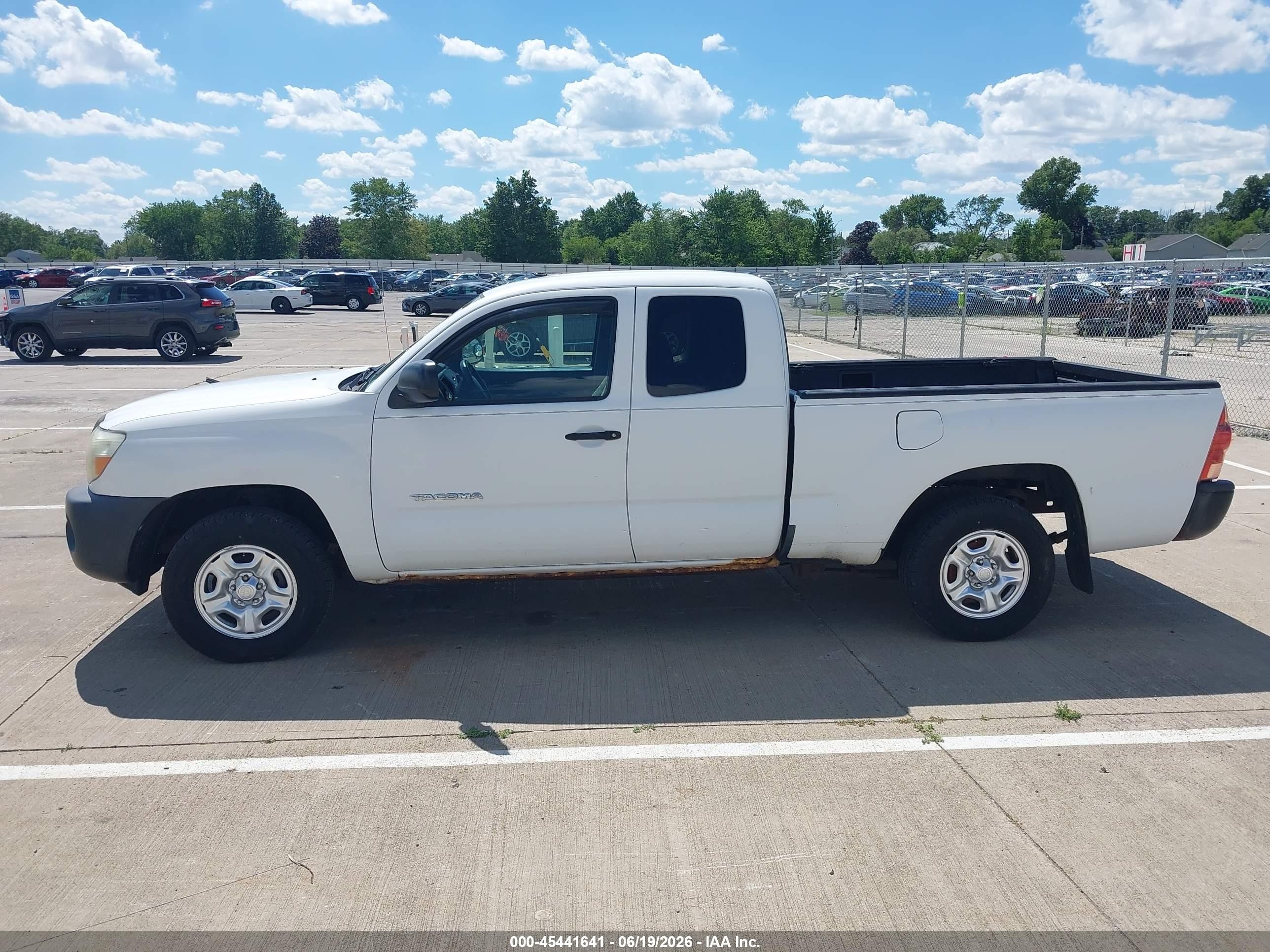 2007 Toyota Tacoma   White vin: 5TETX22N57Z460357