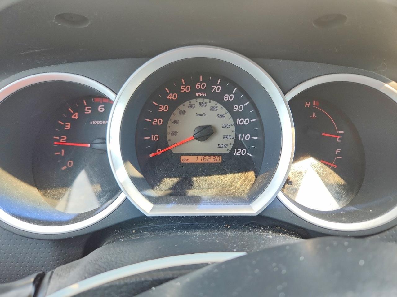 2005 Toyota Tacoma Access Cab White vin: 5TETX22N95Z113403