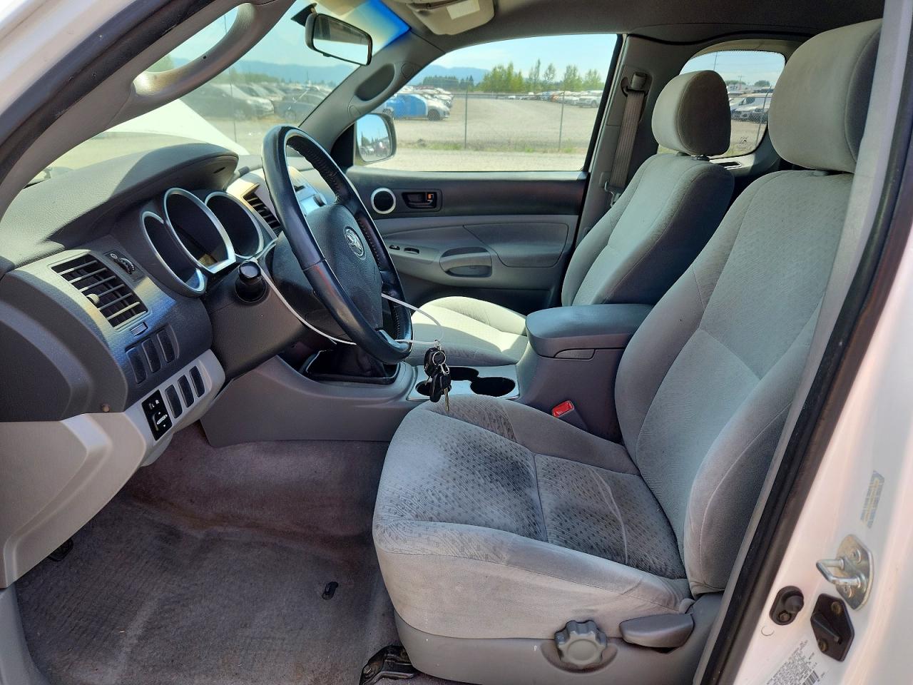 2005 Toyota Tacoma Access Cab White vin: 5TETX22N95Z113403