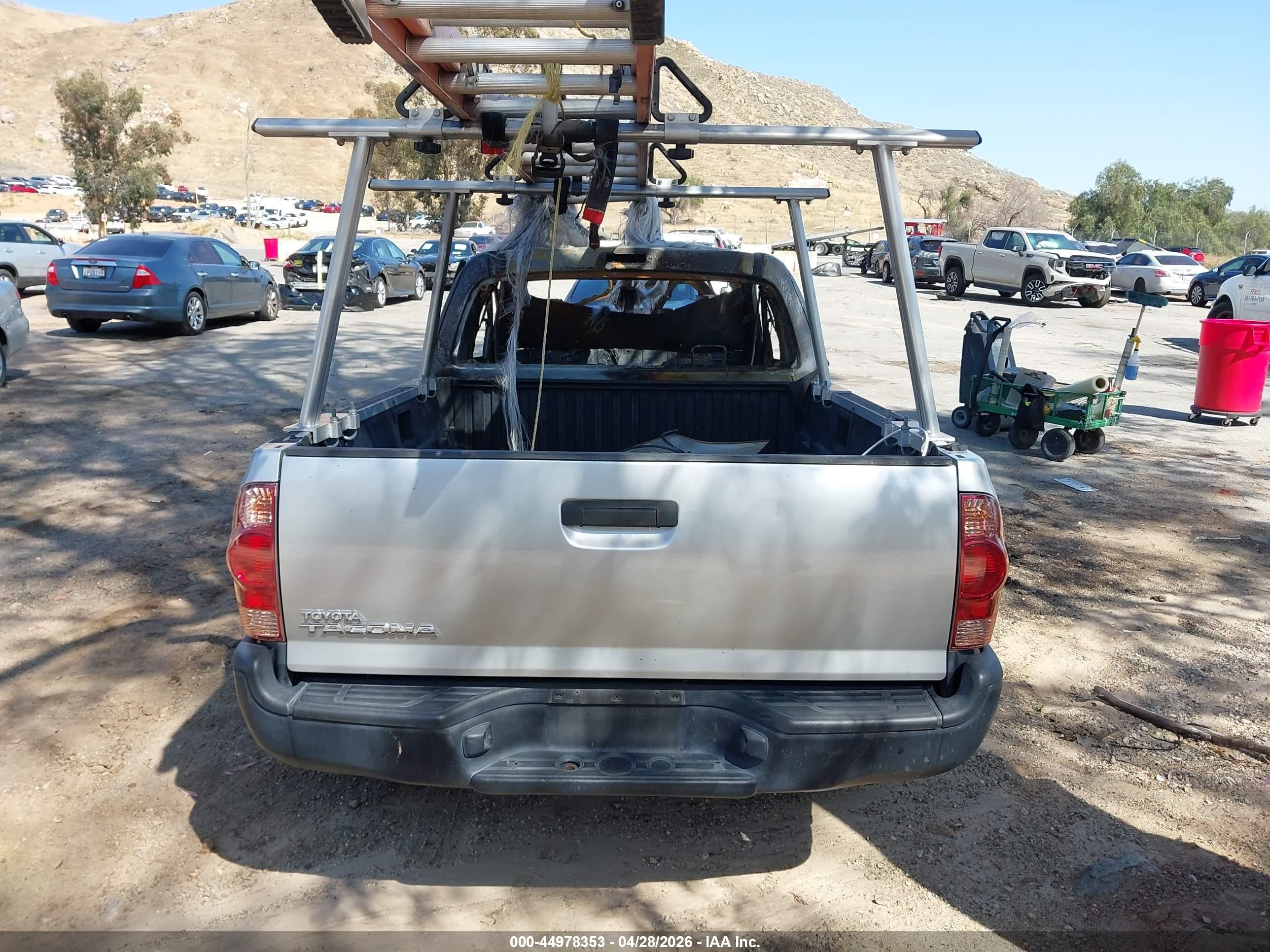 2005 Toyota Tacoma   Silver vin: 5TETX22NX5Z092030