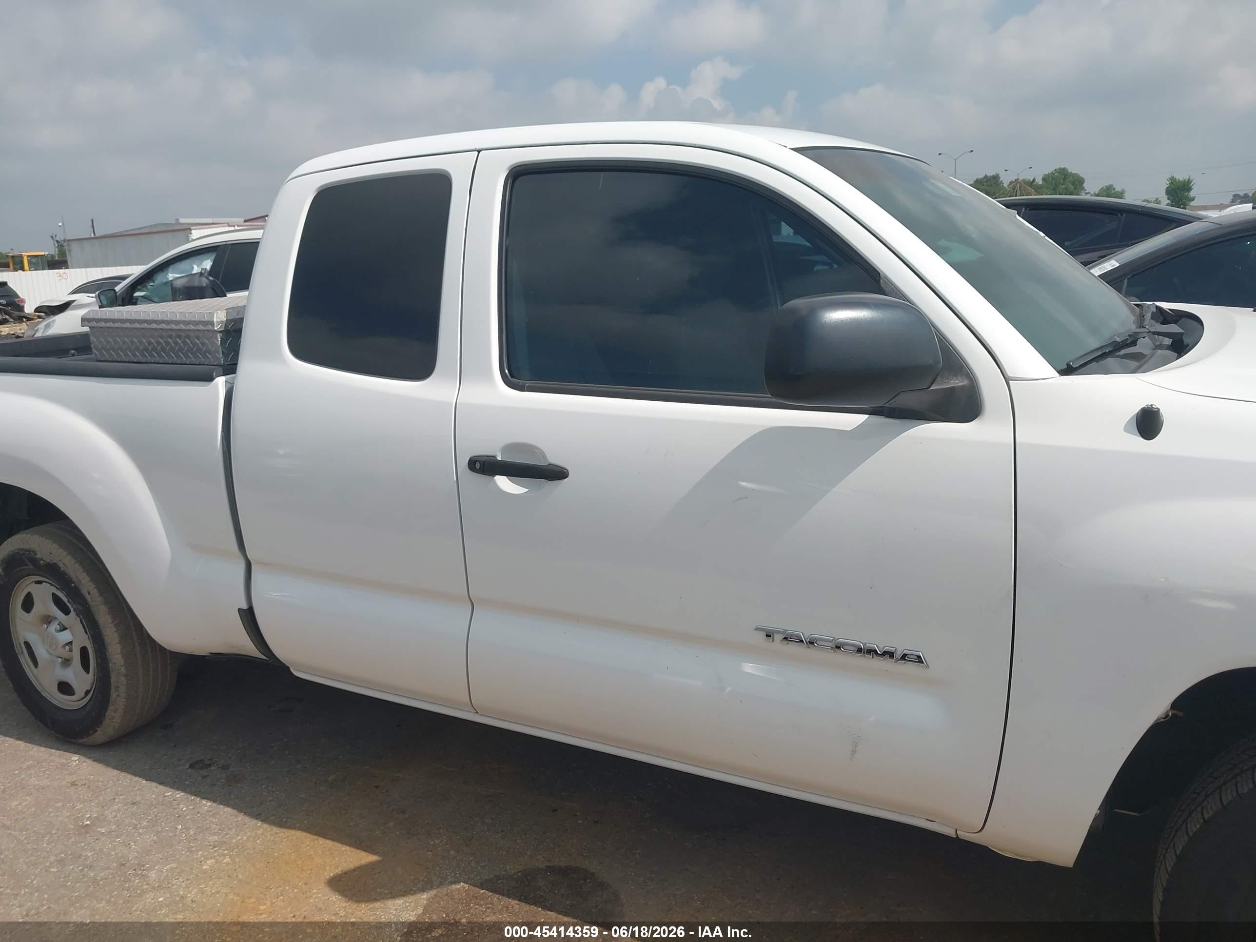 2009 Toyota Tacoma   White vin: 5TETX22NX9Z639027