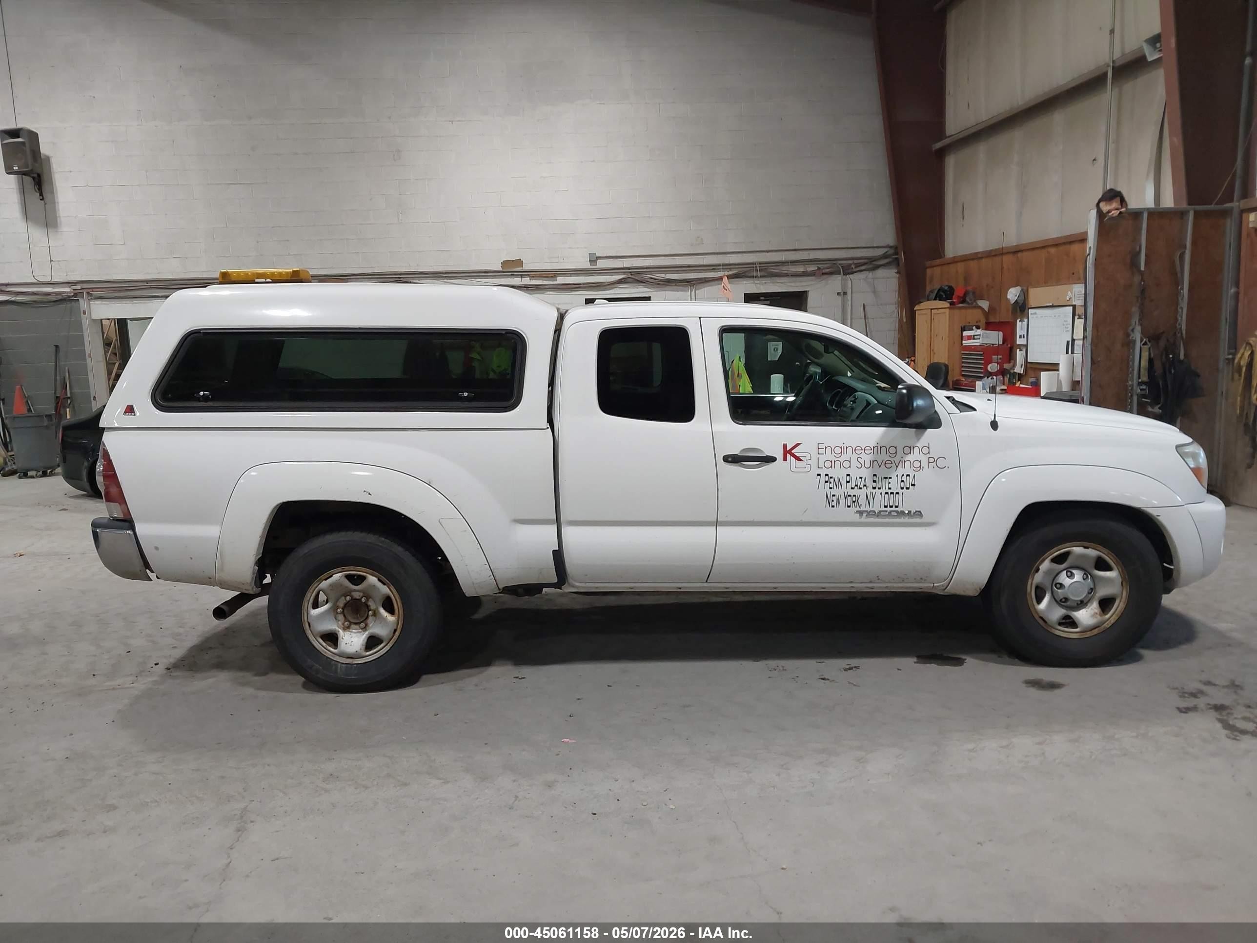 2009 Toyota Tacoma Base V6 White vin: 5TEUU42N09Z669971