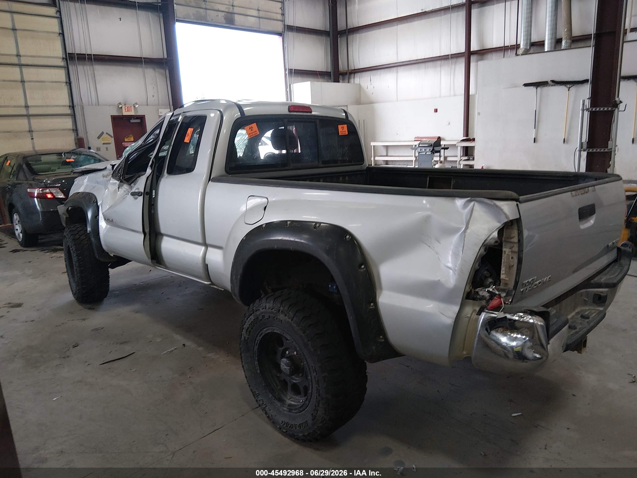 2006 Toyota Tacoma Base V6 Silver vin: 5TEUU42N26Z213529