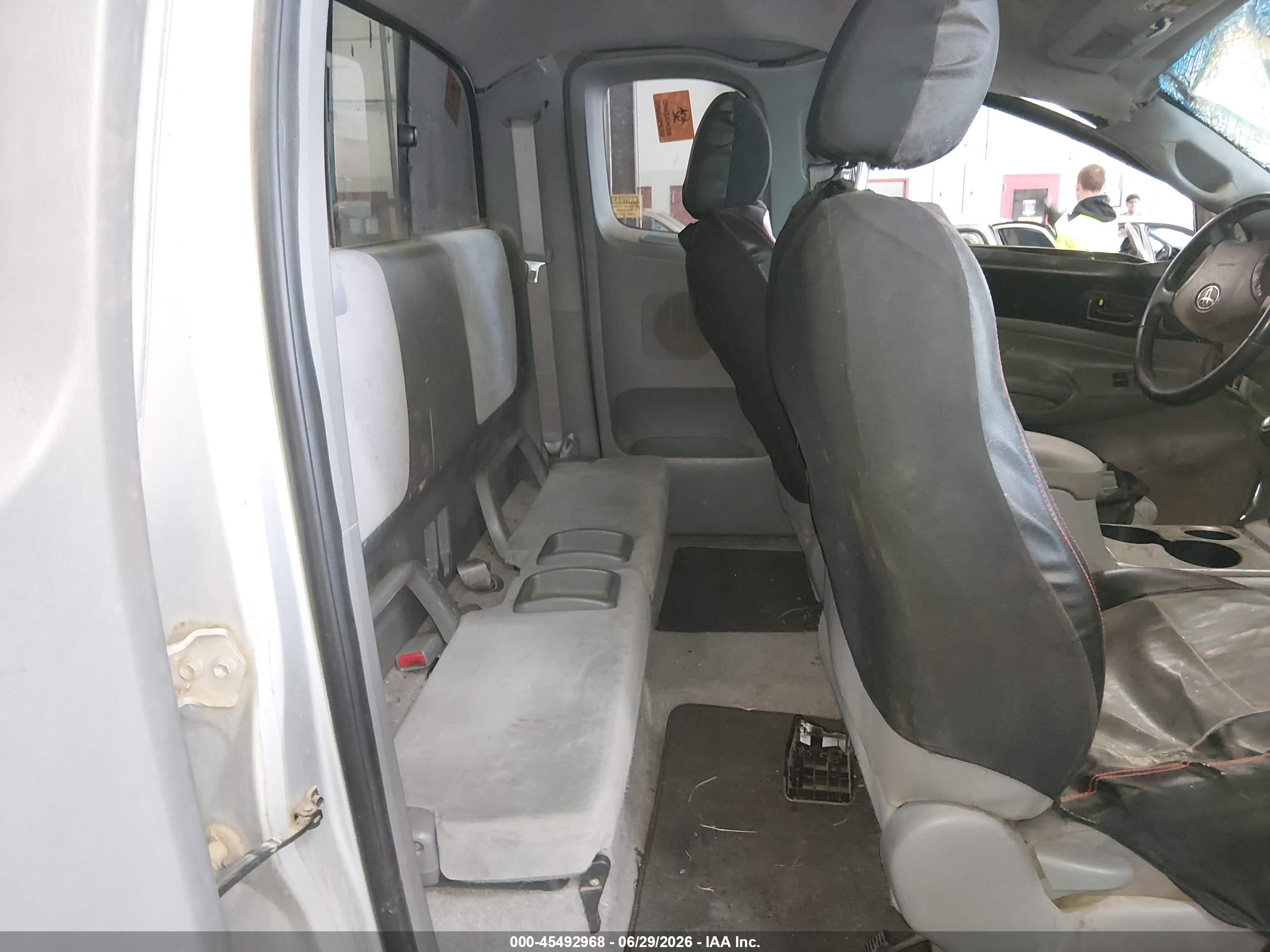 2006 Toyota Tacoma Base V6 Silver vin: 5TEUU42N26Z213529