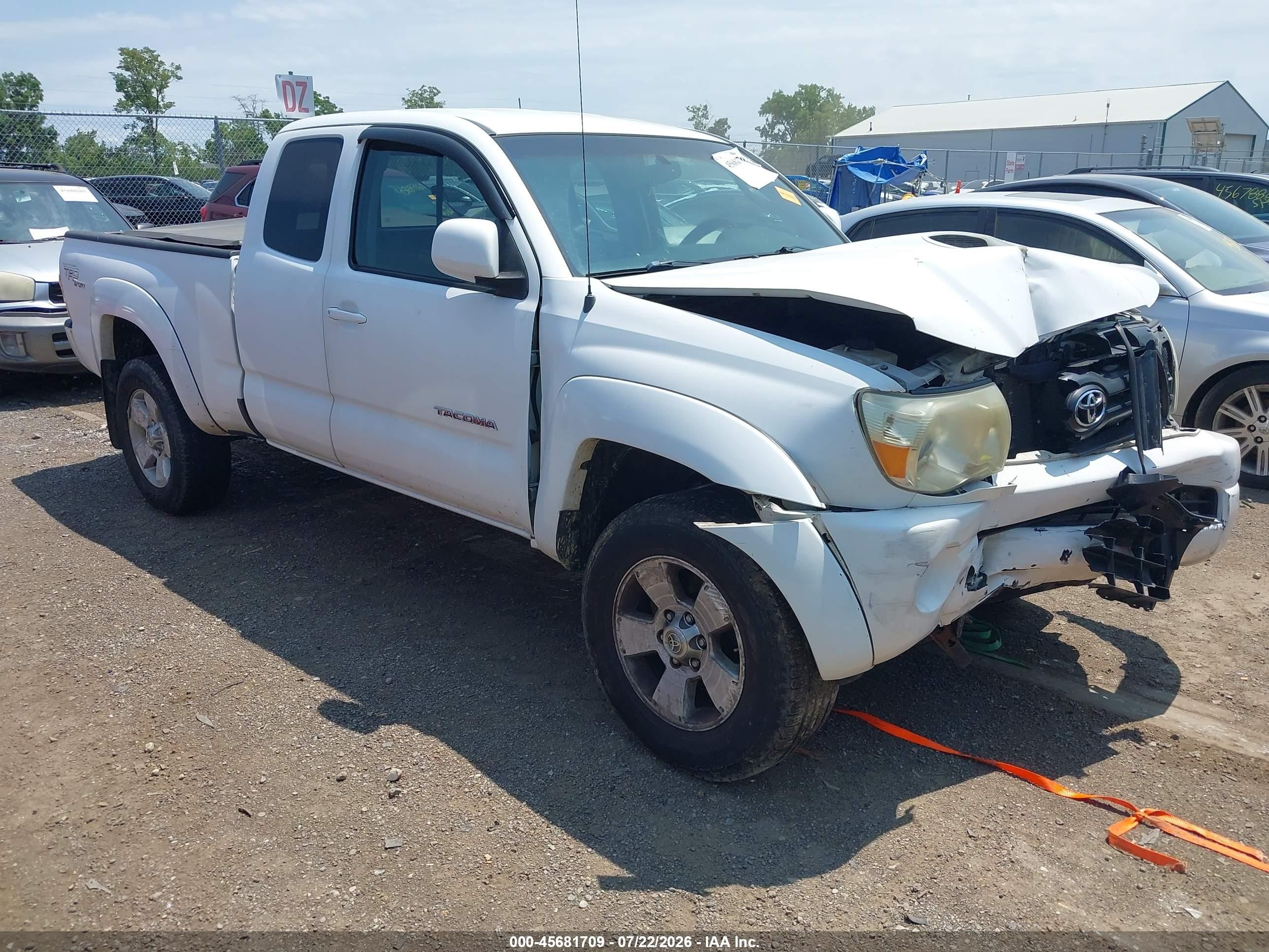 2006 Toyota Tacoma Base V6 White vin: 5TEUU42N26Z307247