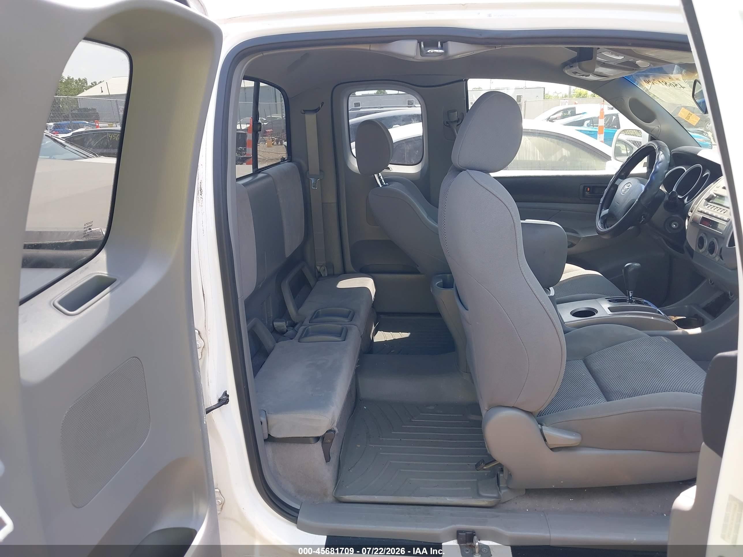 2006 Toyota Tacoma Base V6 White vin: 5TEUU42N26Z307247