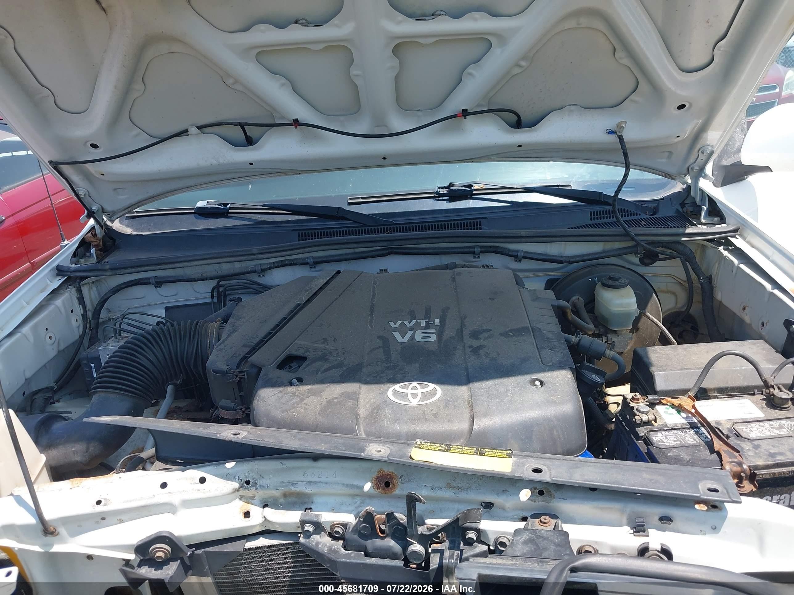 2006 Toyota Tacoma Base V6 White vin: 5TEUU42N26Z307247