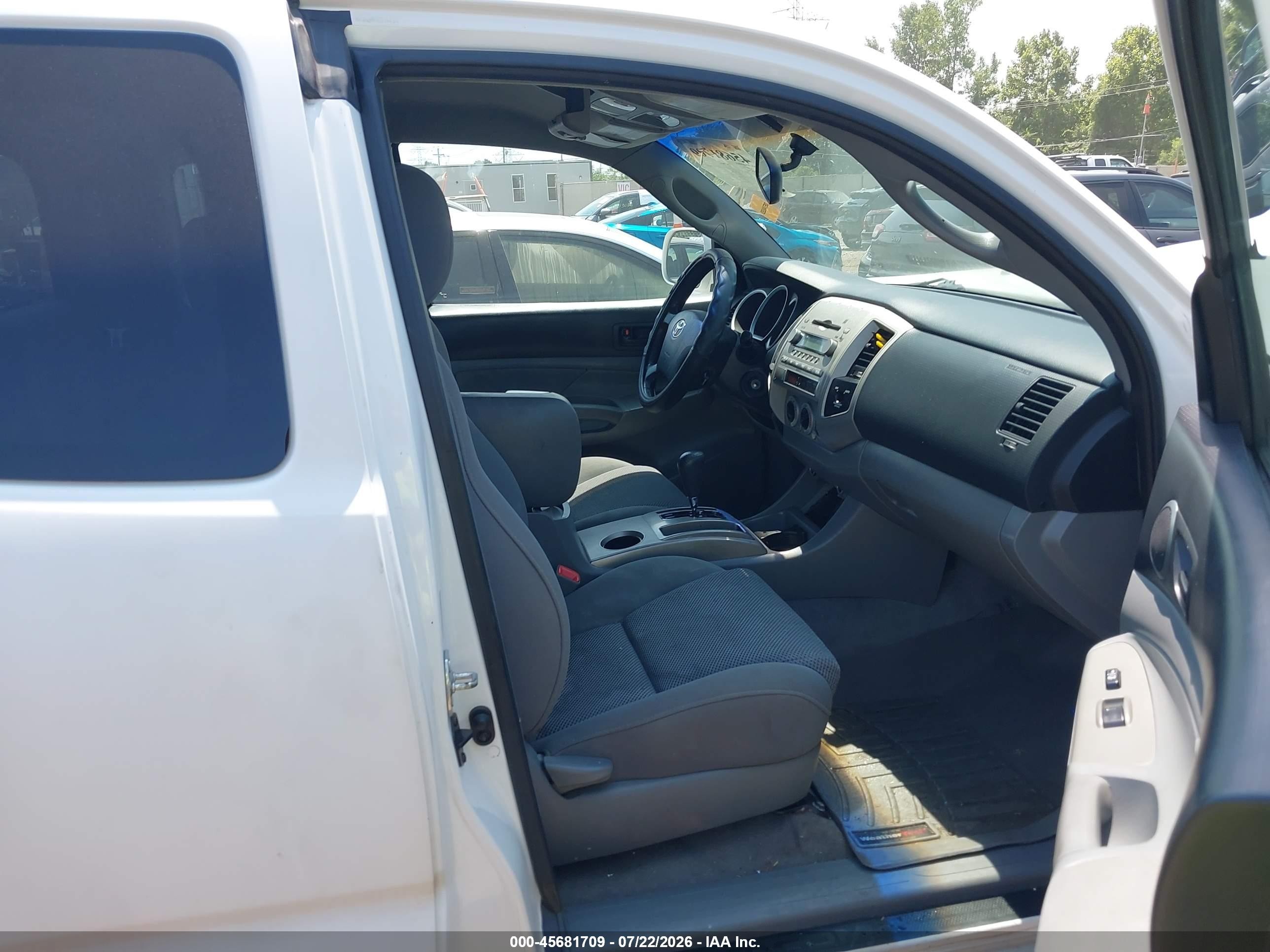 2006 Toyota Tacoma Base V6 White vin: 5TEUU42N26Z307247