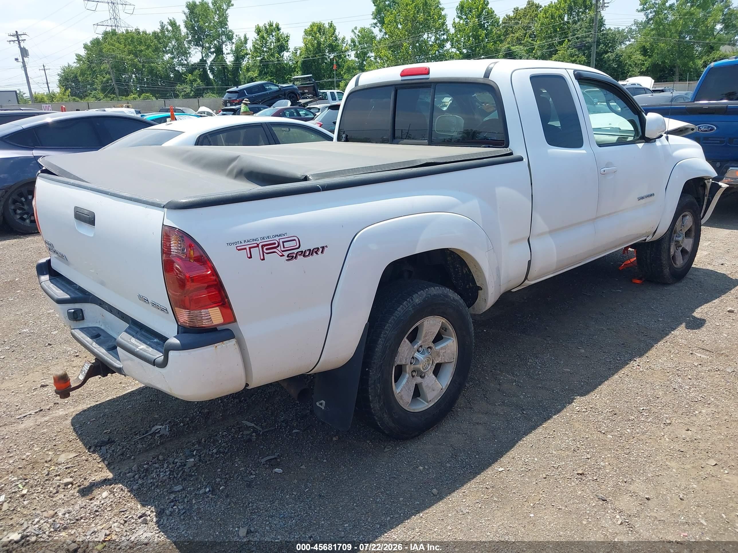 2006 Toyota Tacoma Base V6 White vin: 5TEUU42N26Z307247