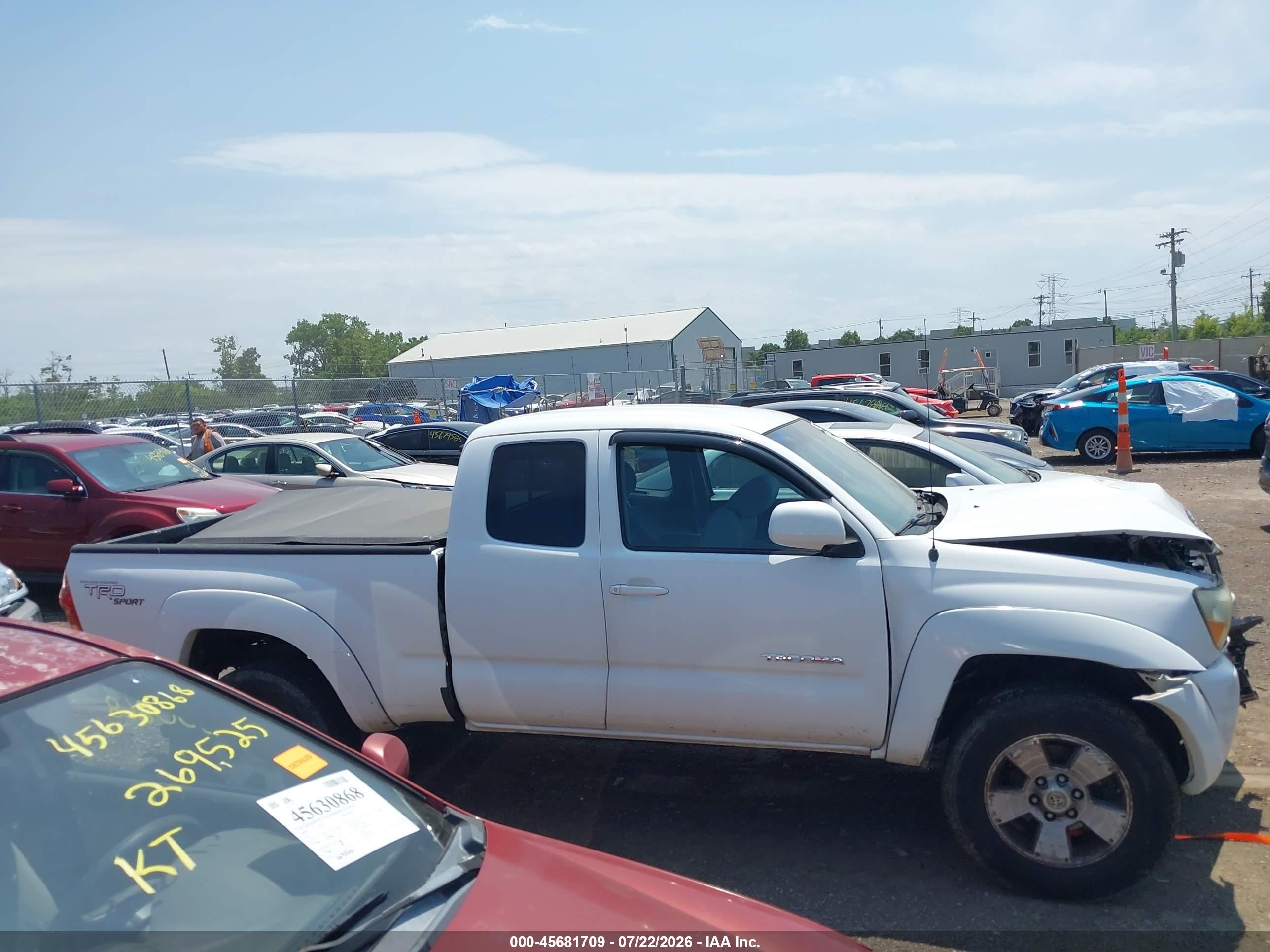 2006 Toyota Tacoma Base V6 White vin: 5TEUU42N26Z307247