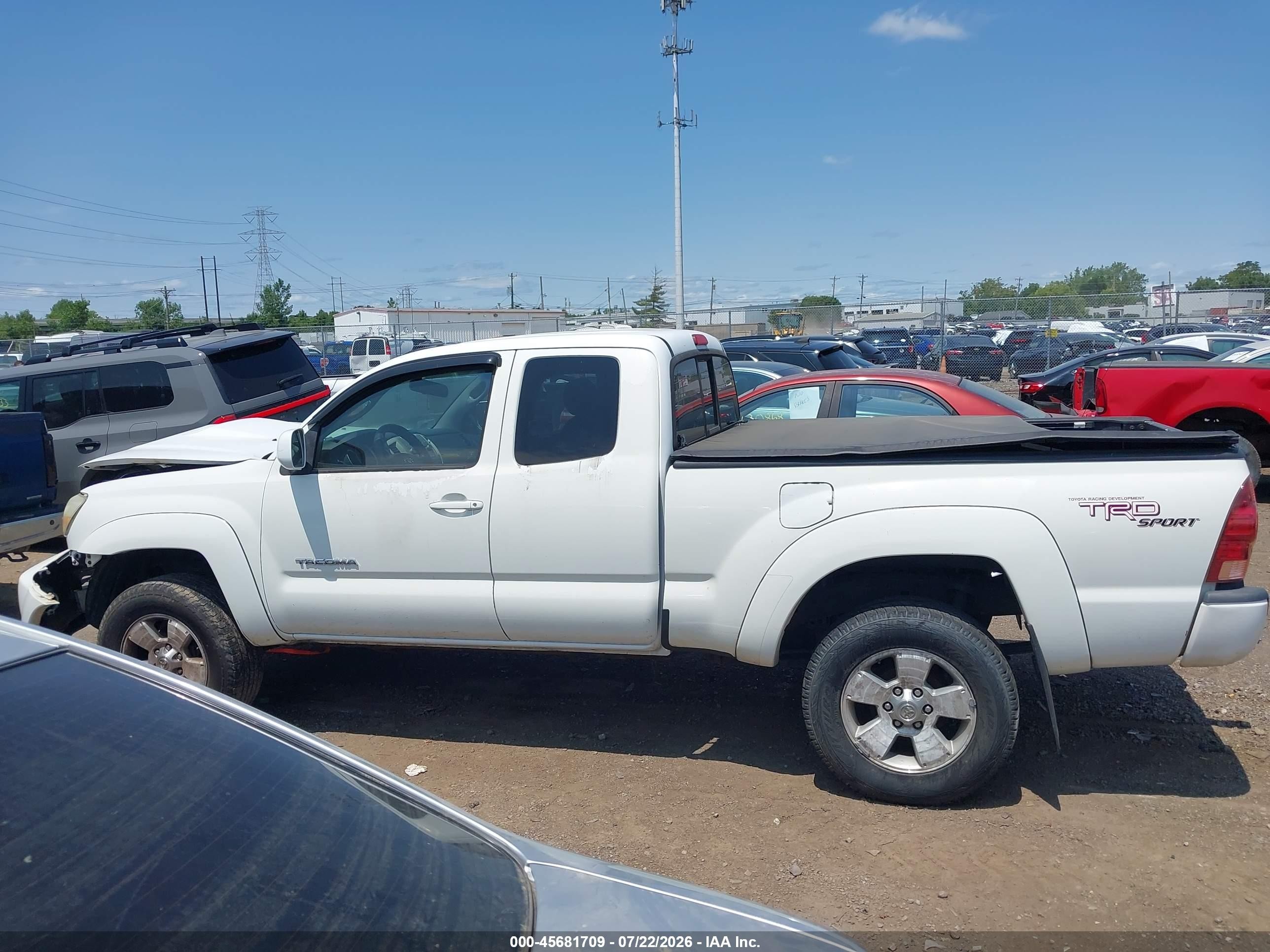 2006 Toyota Tacoma Base V6 White vin: 5TEUU42N26Z307247