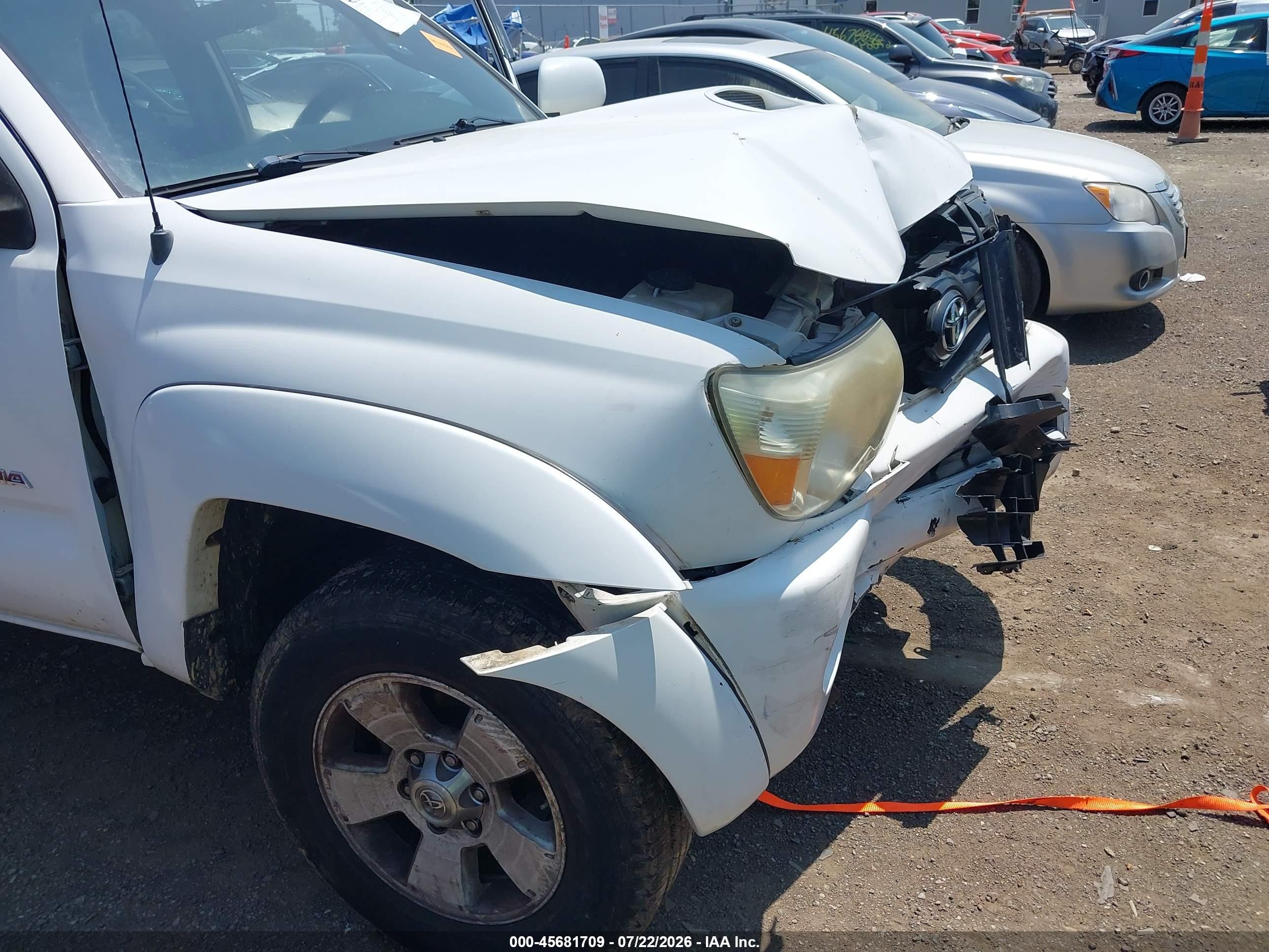 2006 Toyota Tacoma Base V6 White vin: 5TEUU42N26Z307247
