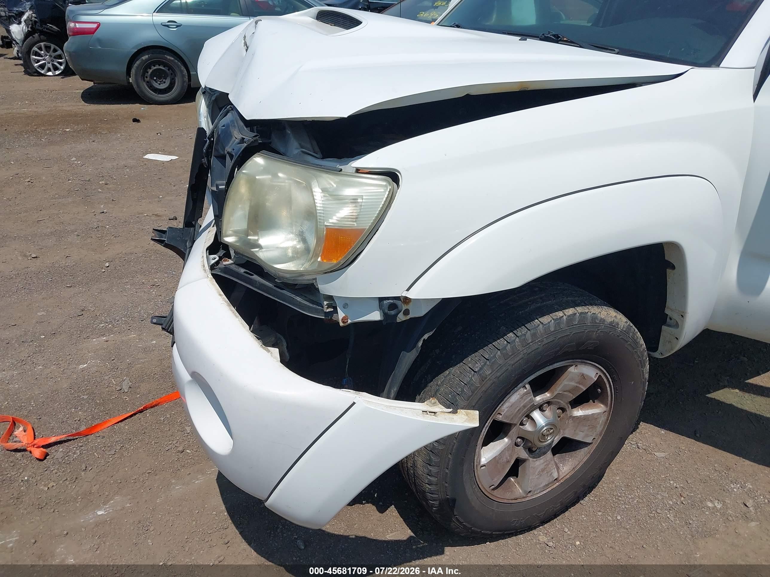2006 Toyota Tacoma Base V6 White vin: 5TEUU42N26Z307247