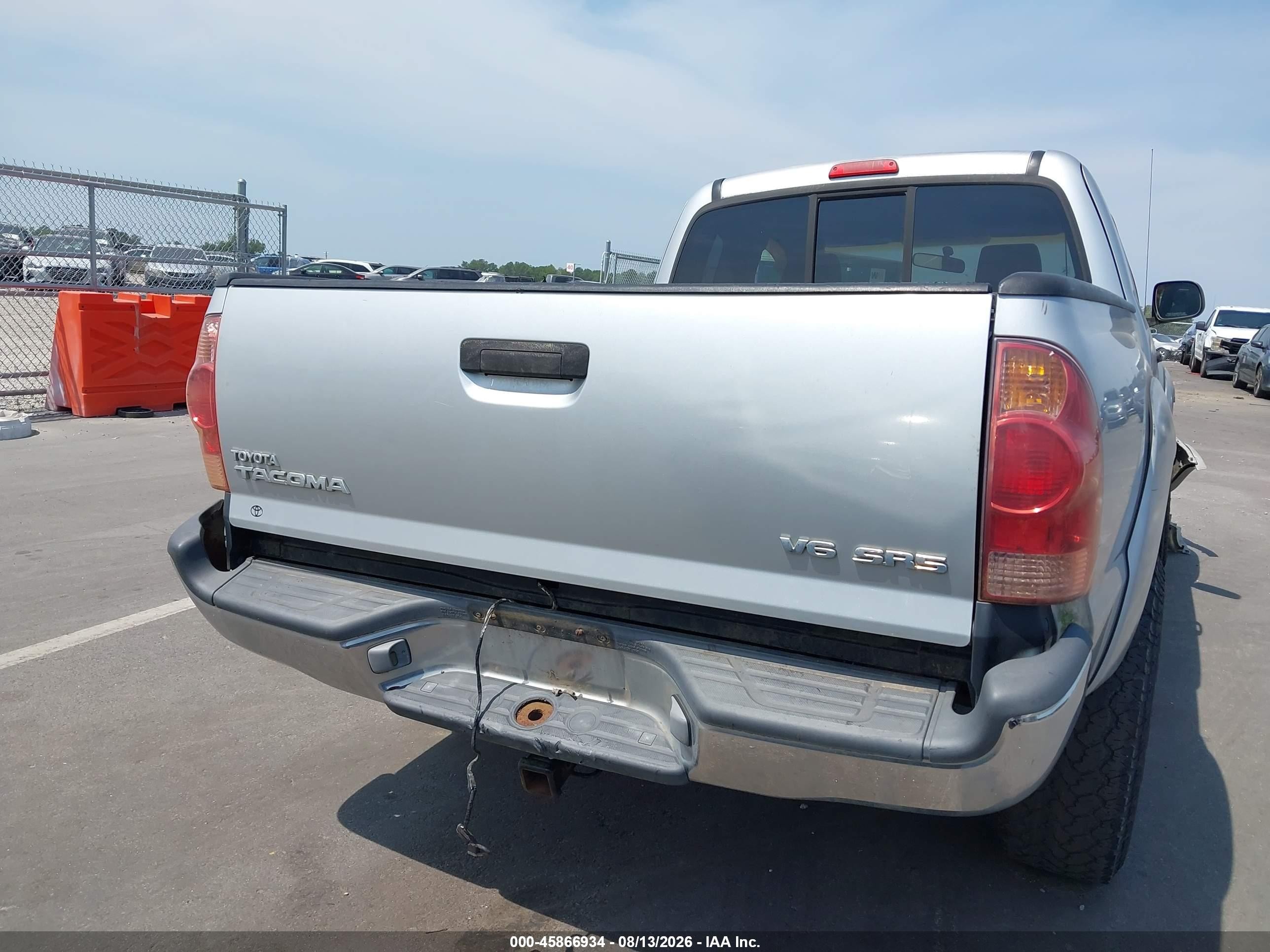 2005 Toyota Tacoma Base V6 Серебряный vin: 5TEUU42N35Z016416