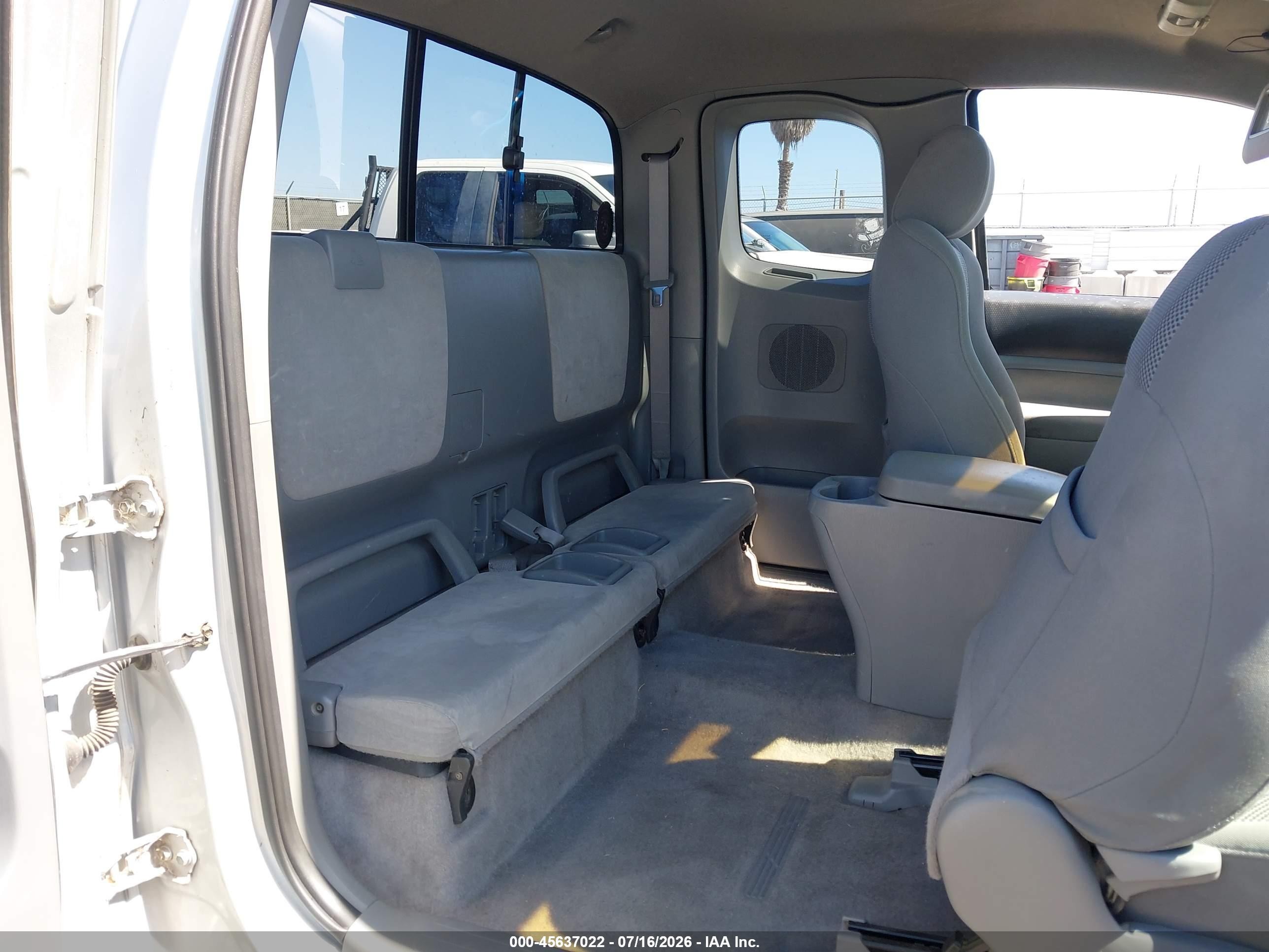 2005 Toyota Tacoma Base V6 Silver vin: 5TEUU42N45Z102883