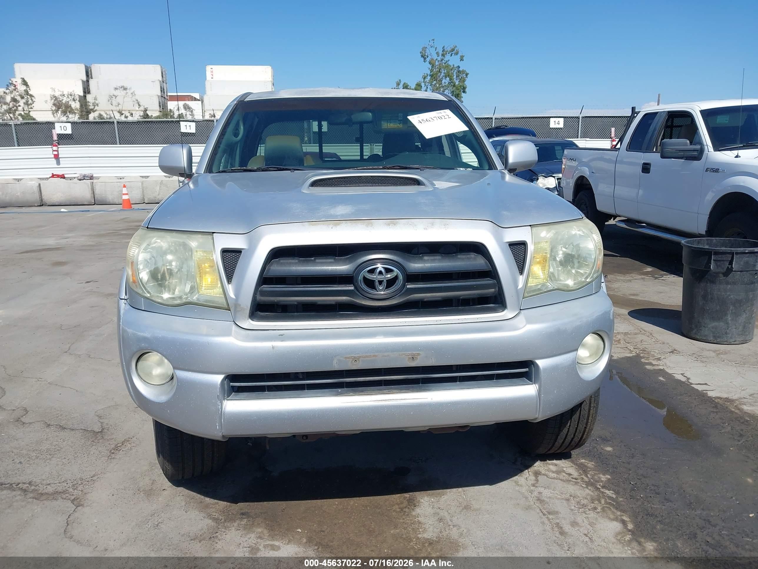 2005 Toyota Tacoma Base V6 Silver vin: 5TEUU42N45Z102883
