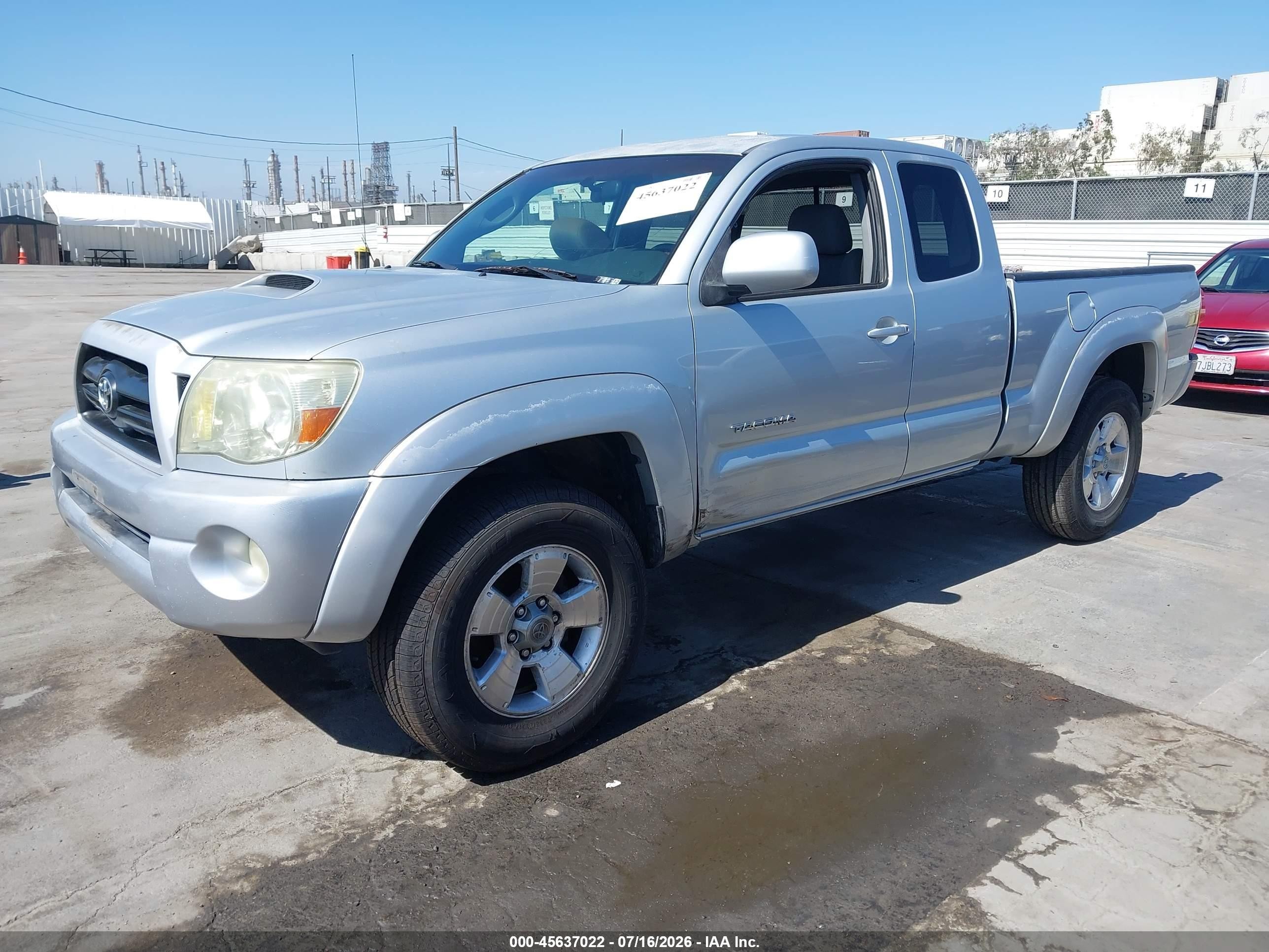 2005 Toyota Tacoma Base V6 Silver vin: 5TEUU42N45Z102883