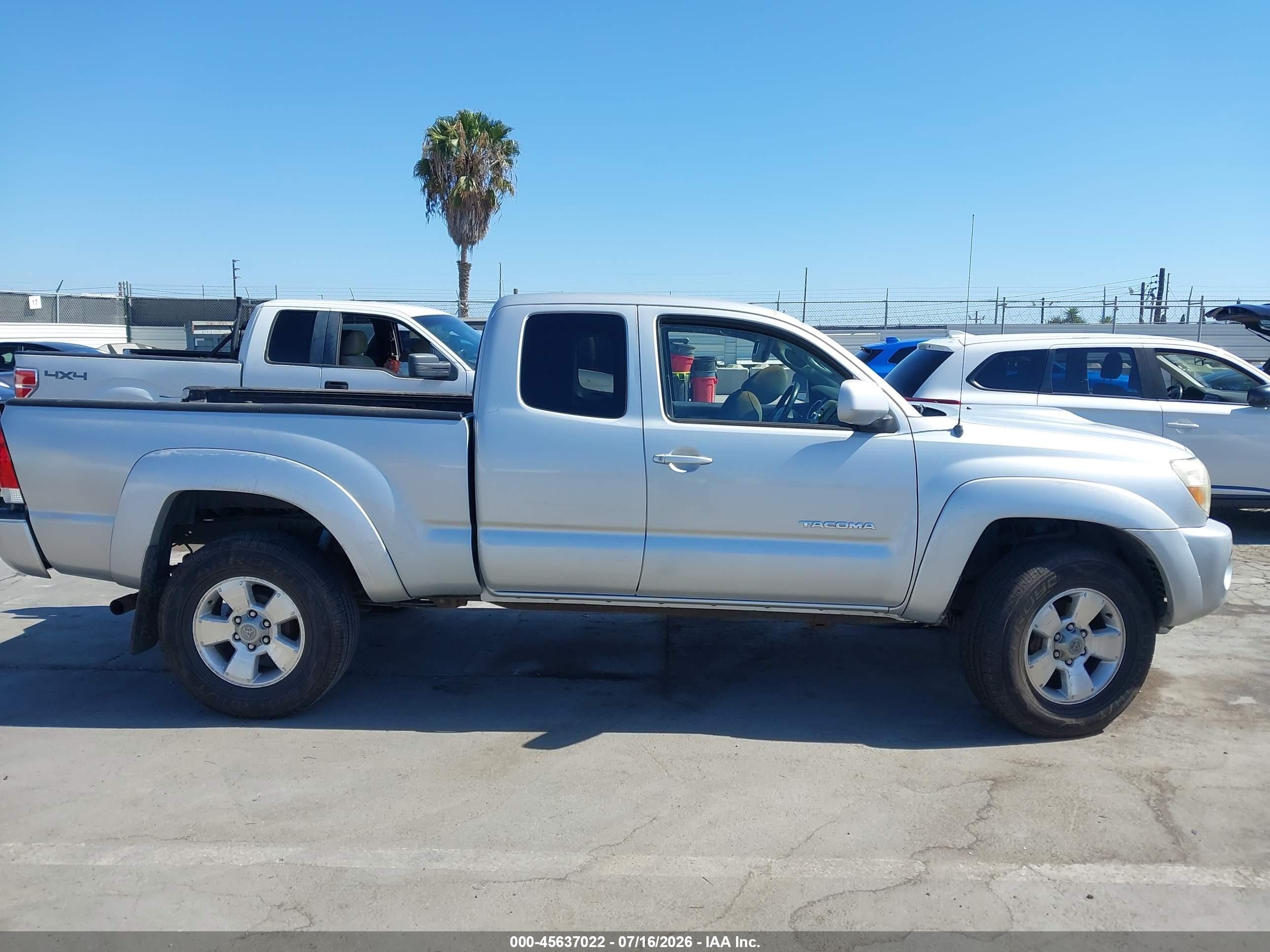 2005 Toyota Tacoma Base V6 Silver vin: 5TEUU42N45Z102883