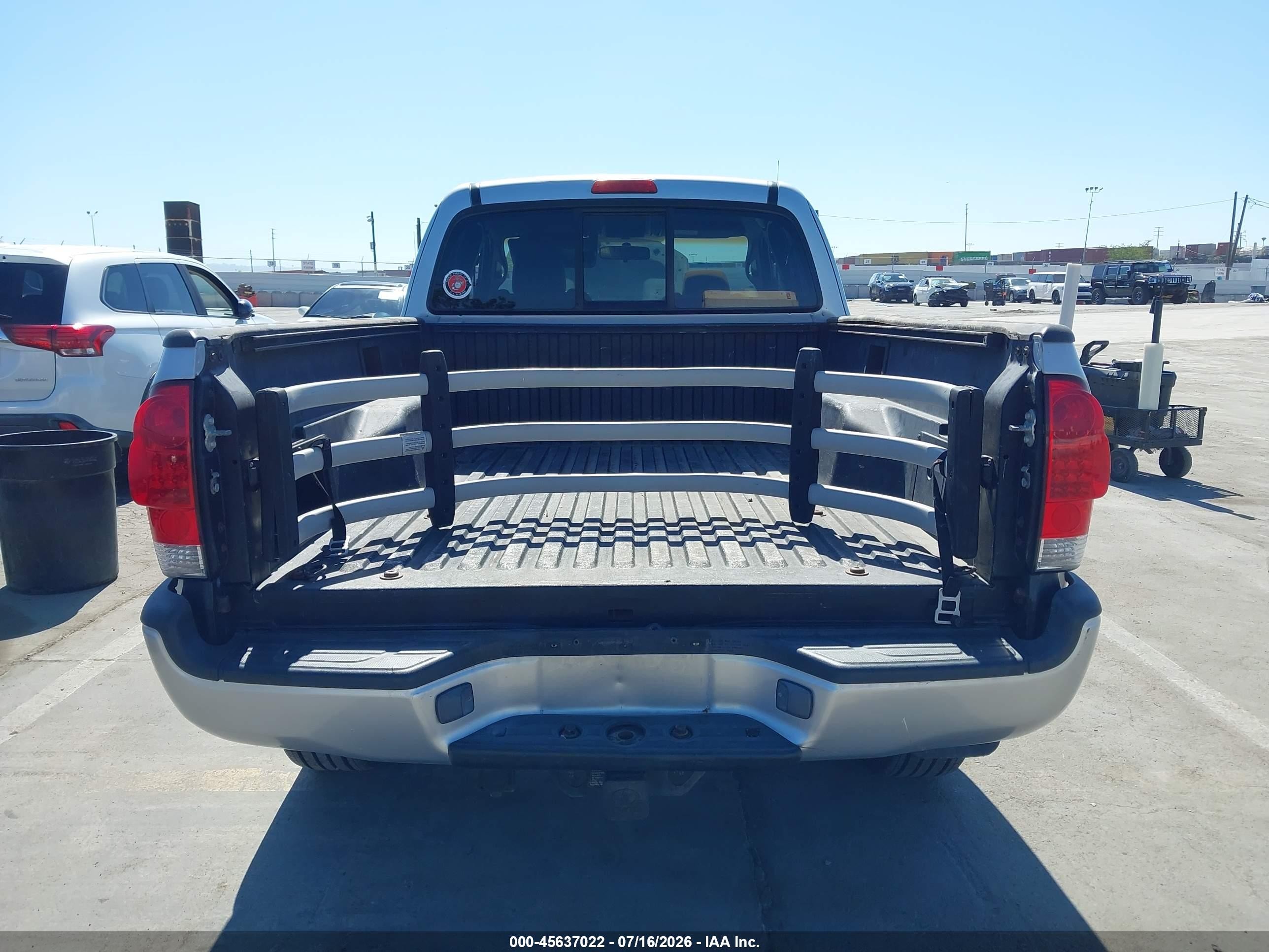 2005 Toyota Tacoma Base V6 Silver vin: 5TEUU42N45Z102883