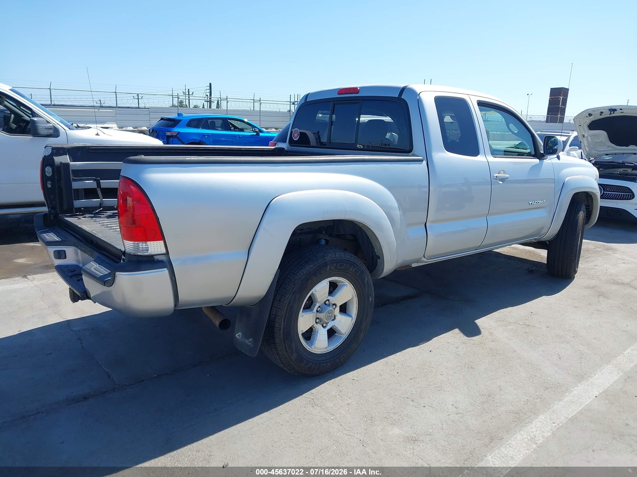 2005 Toyota Tacoma Base V6 Silver vin: 5TEUU42N45Z102883