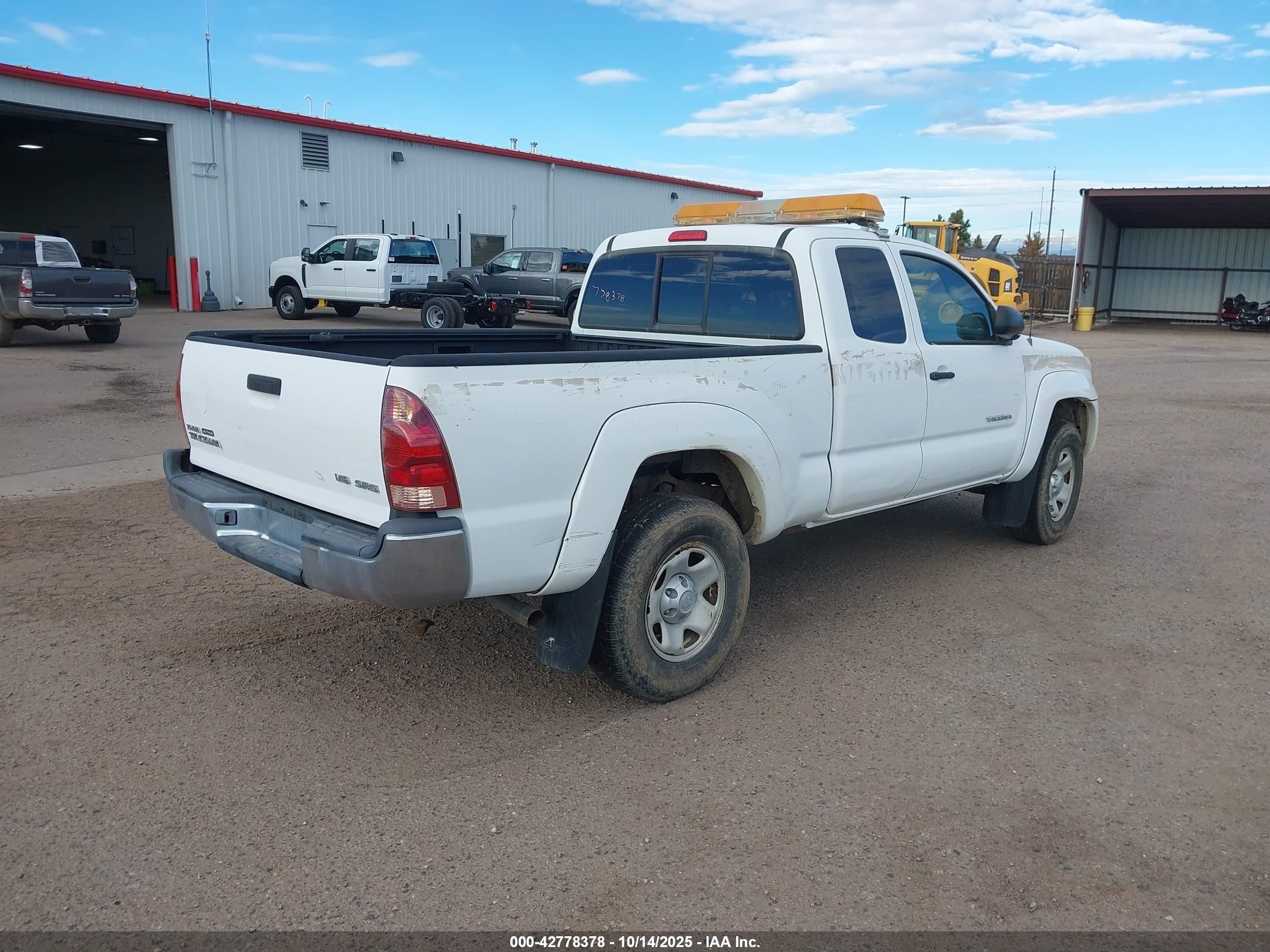 2005 Toyota Tacoma Base V6 White vin: 5TEUU42N45Z130280