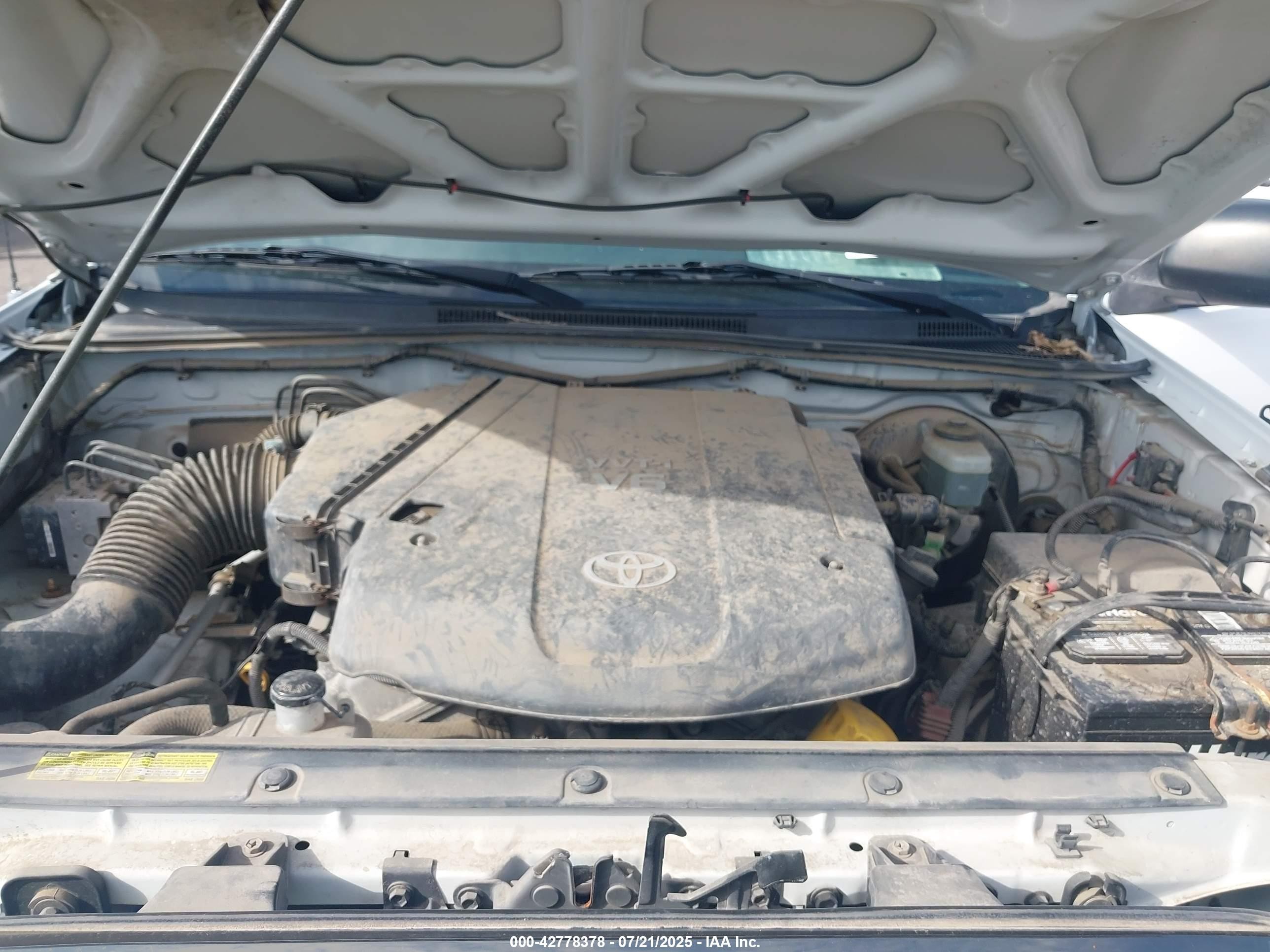 2005 Toyota Tacoma Base V6 White vin: 5TEUU42N45Z130280