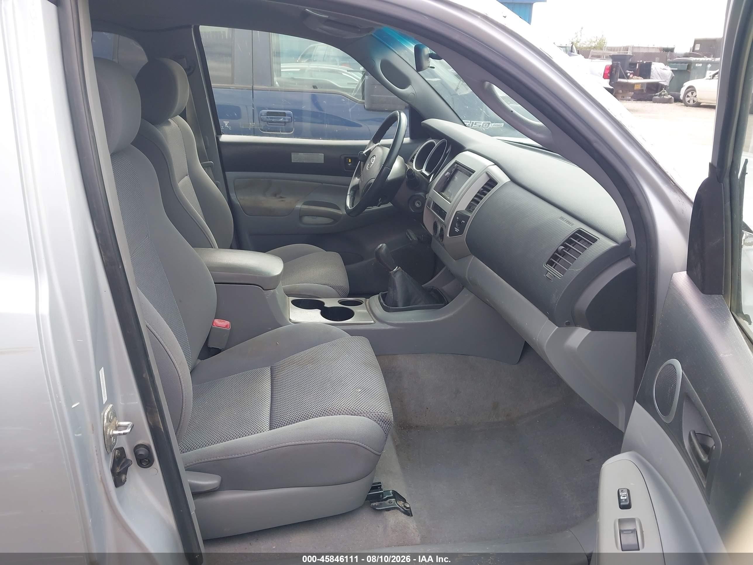 2005 Toyota Tacoma Base V6 Silver vin: 5TEUU42N55Z071157