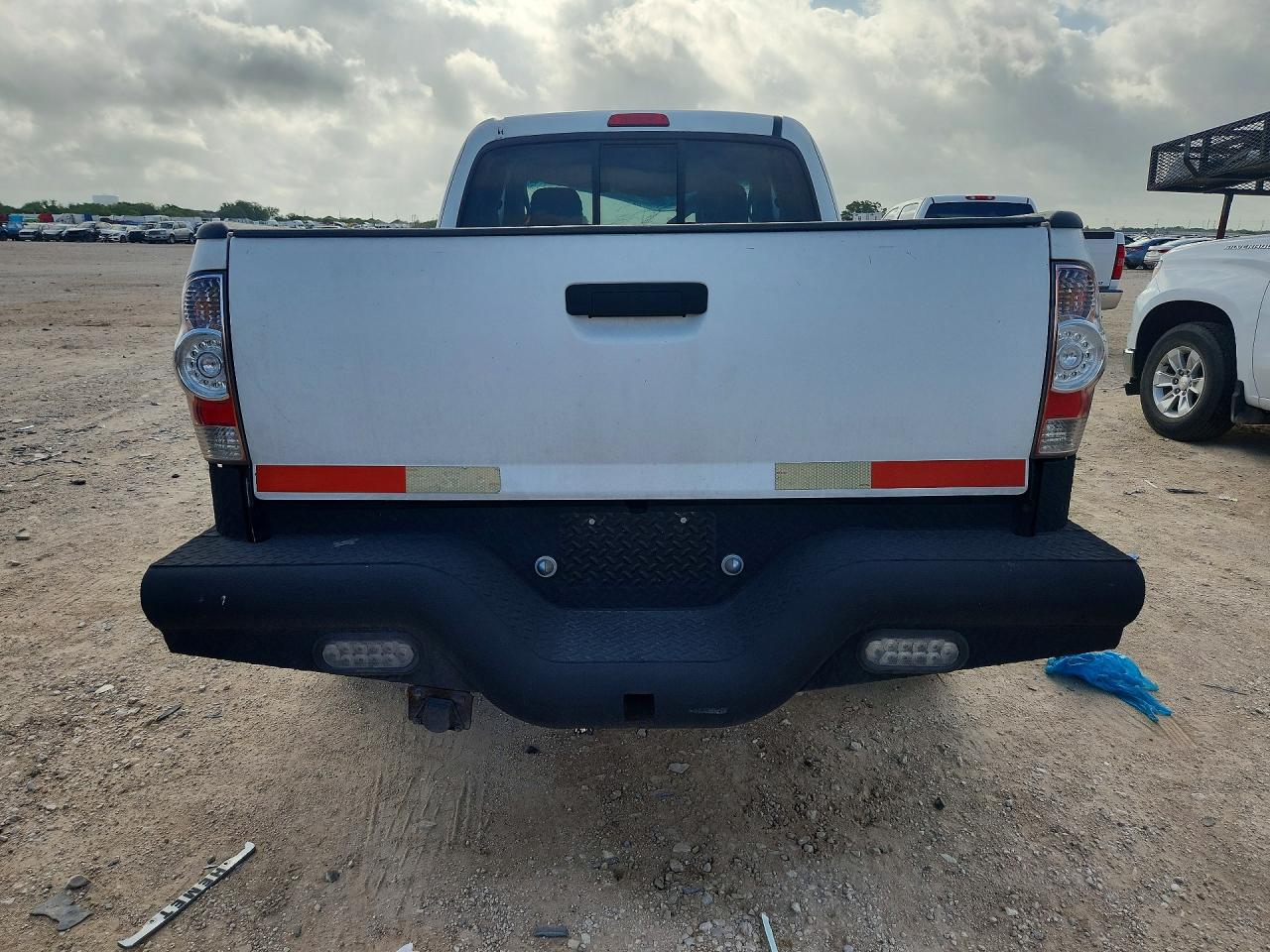 2006 Toyota Tacoma Access Cab White vin: 5TEUU42N56Z313690