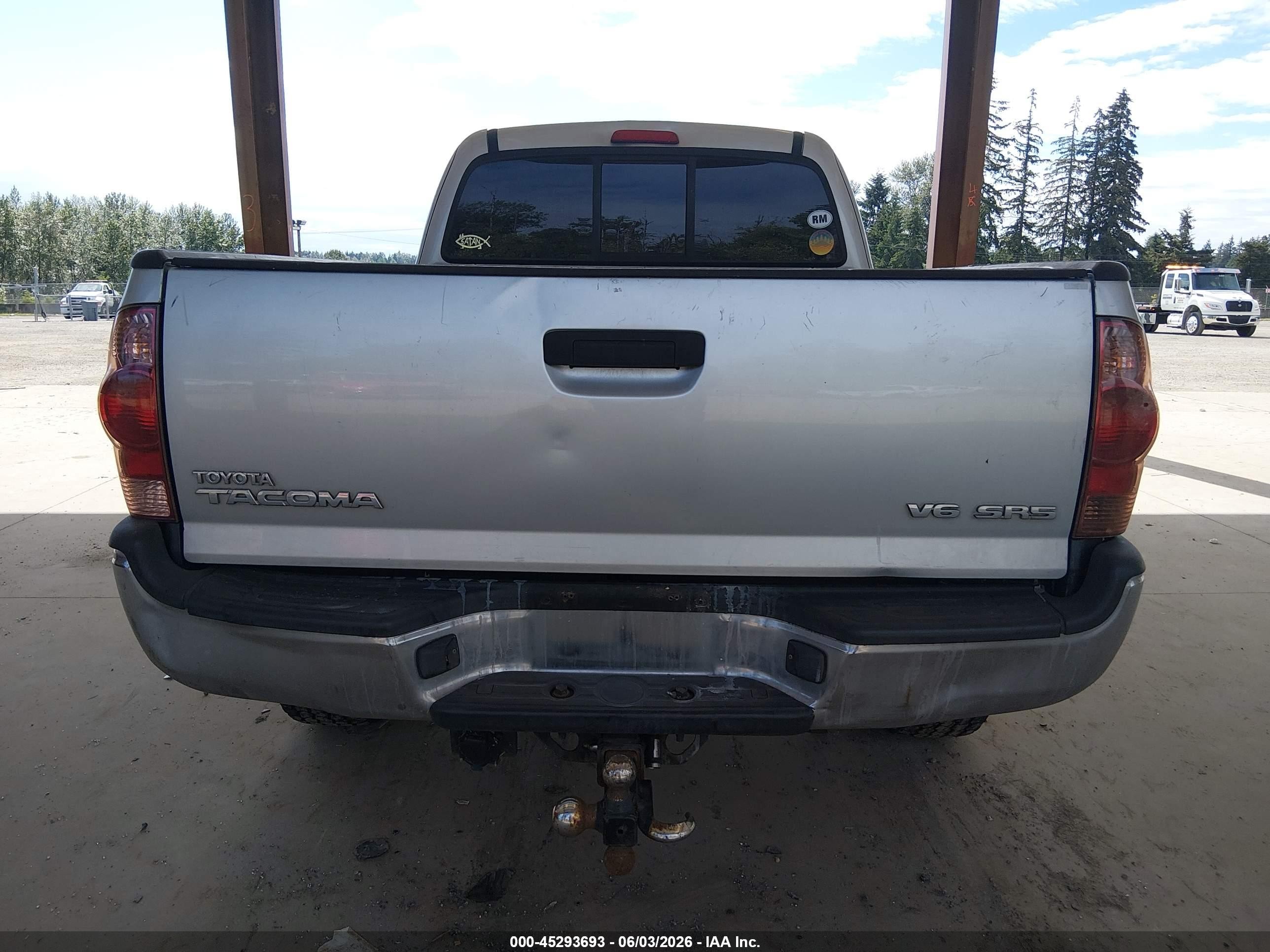 2008 Toyota Tacoma Base V6 Silver vin: 5TEUU42N58Z555401