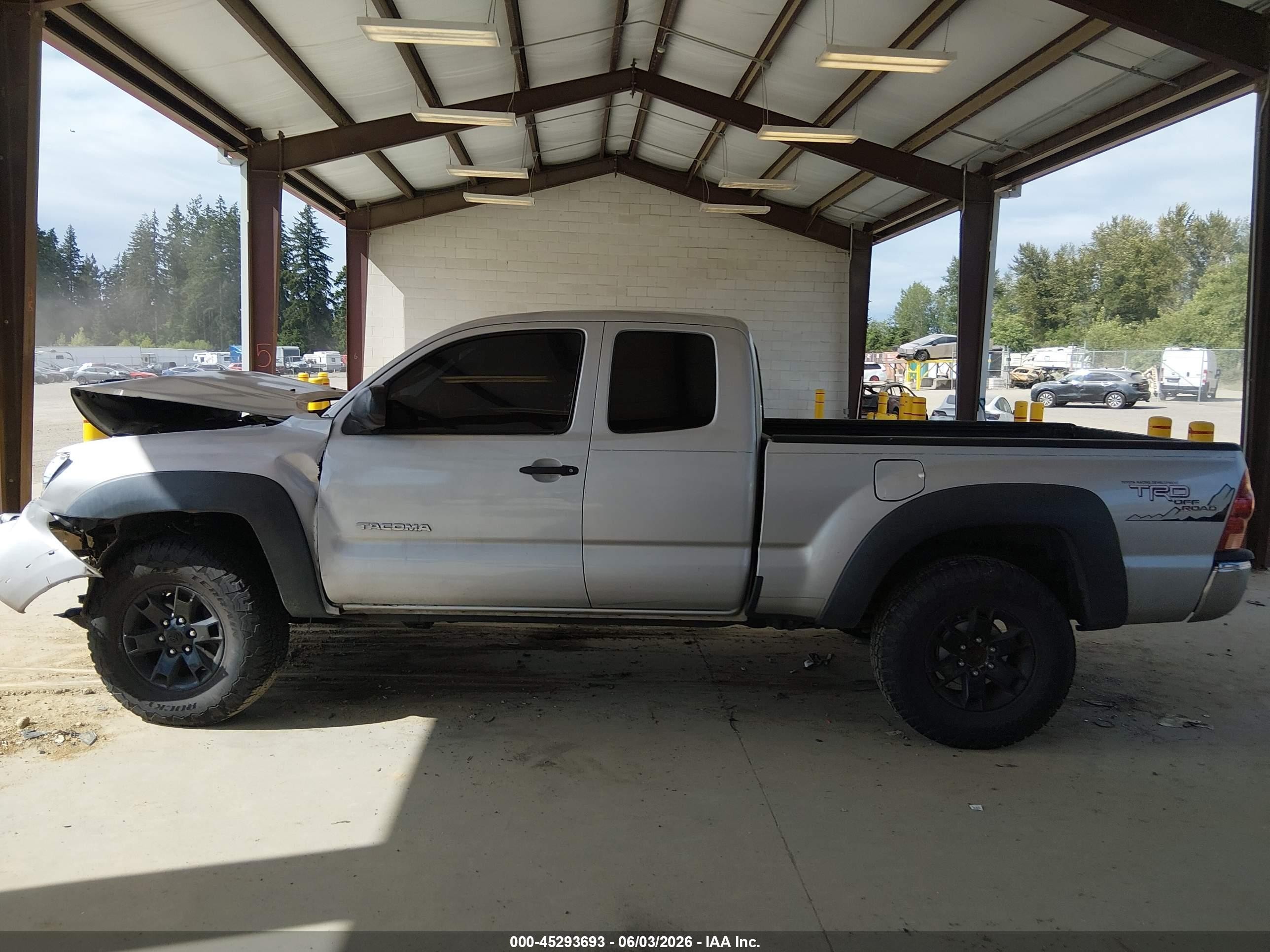 2008 Toyota Tacoma Base V6 Silver vin: 5TEUU42N58Z555401