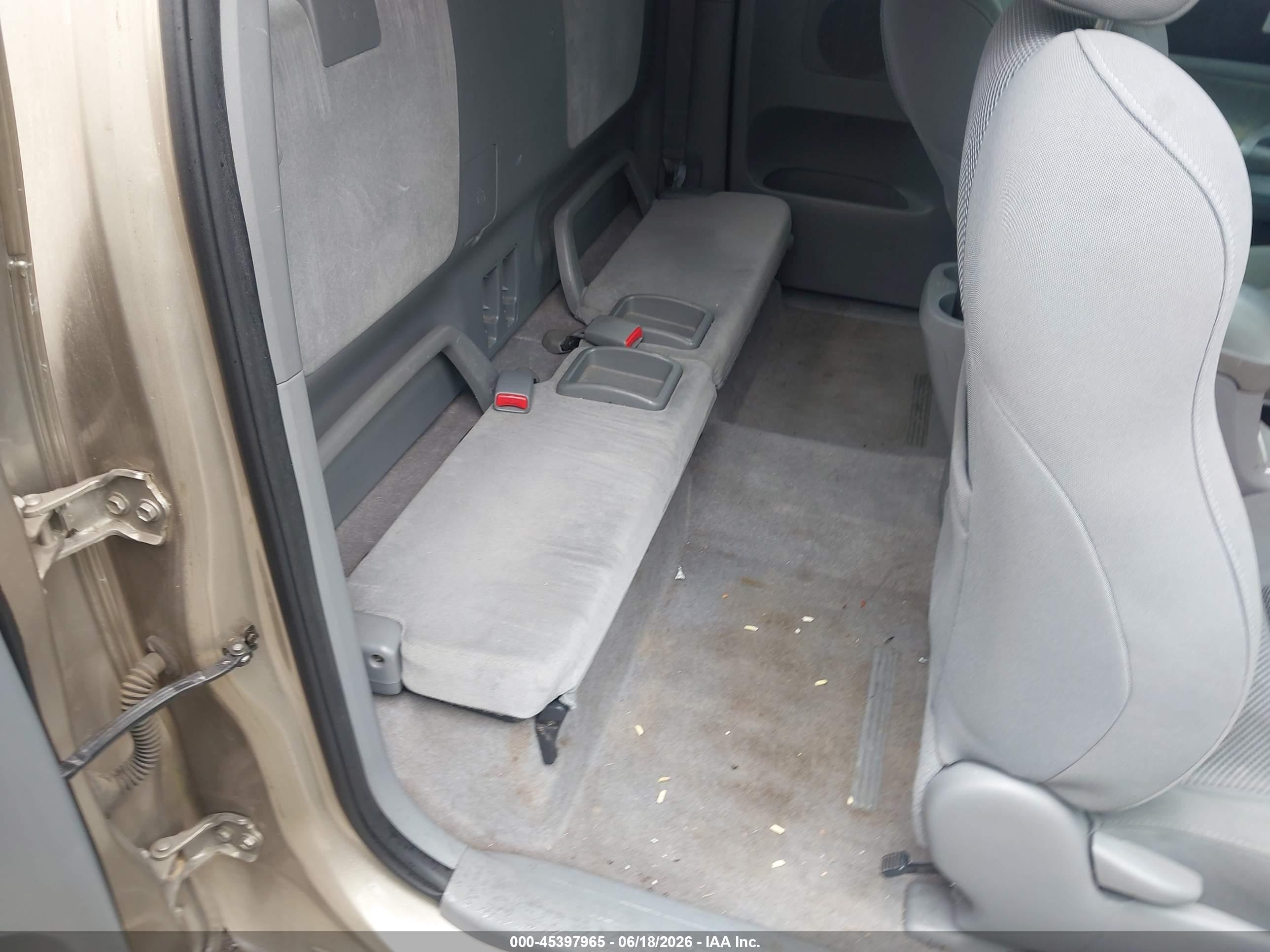 2005 Toyota Tacoma Base V6 Beige vin: 5TEUU42N75Z014989