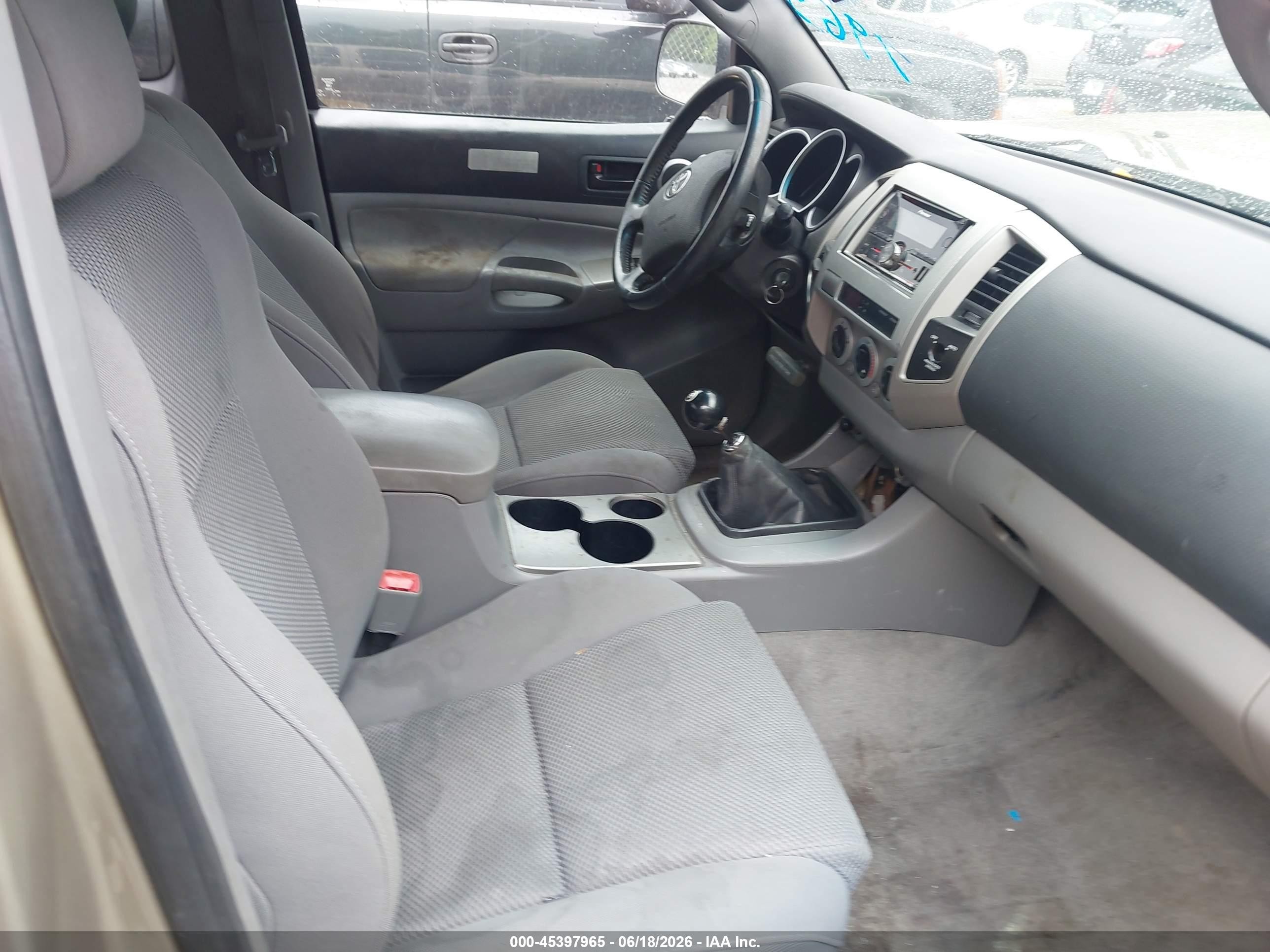 2005 Toyota Tacoma Base V6 Beige vin: 5TEUU42N75Z014989
