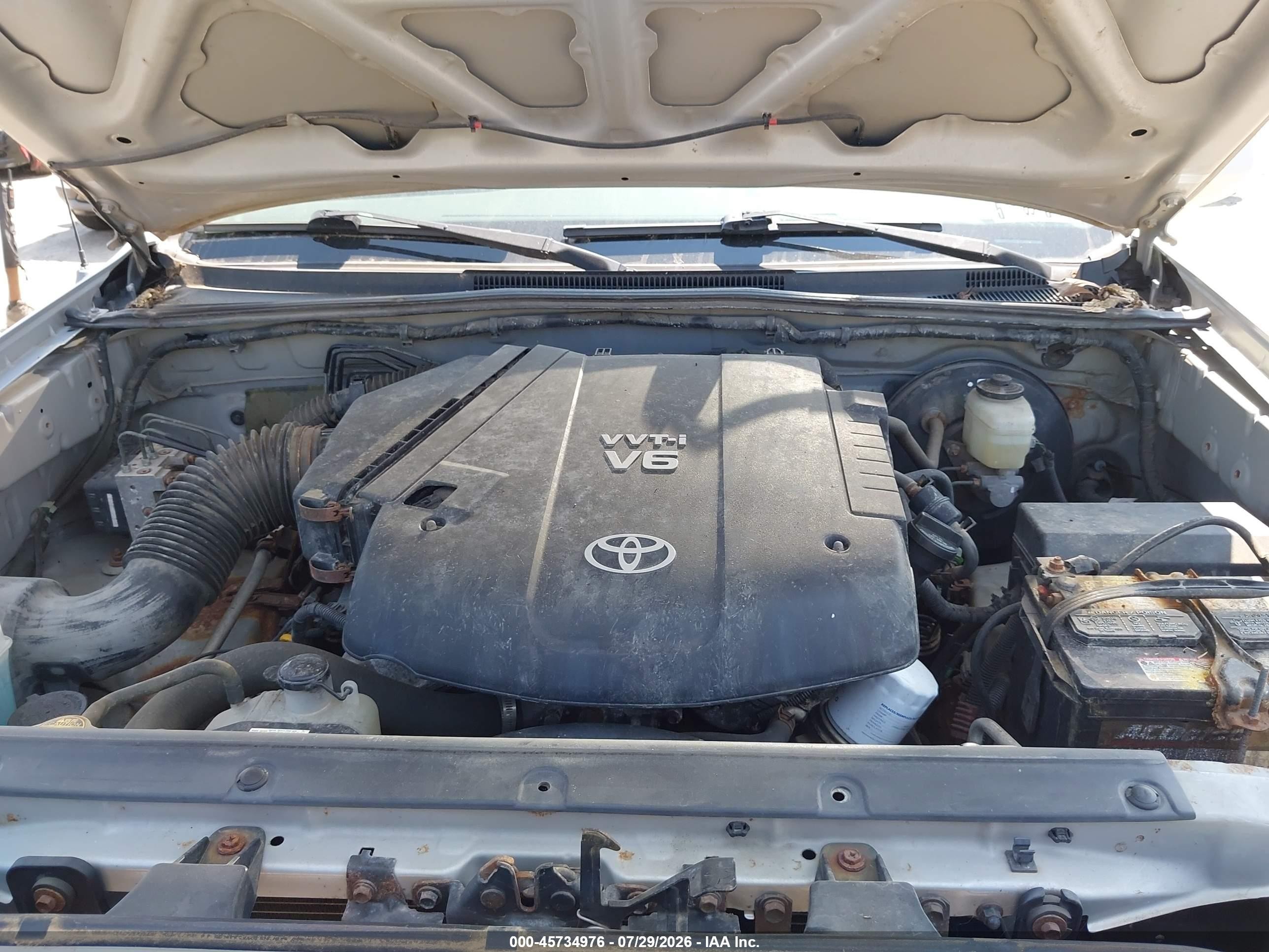2005 Toyota Tacoma Base V6 White vin: 5TEUU42N75Z020243