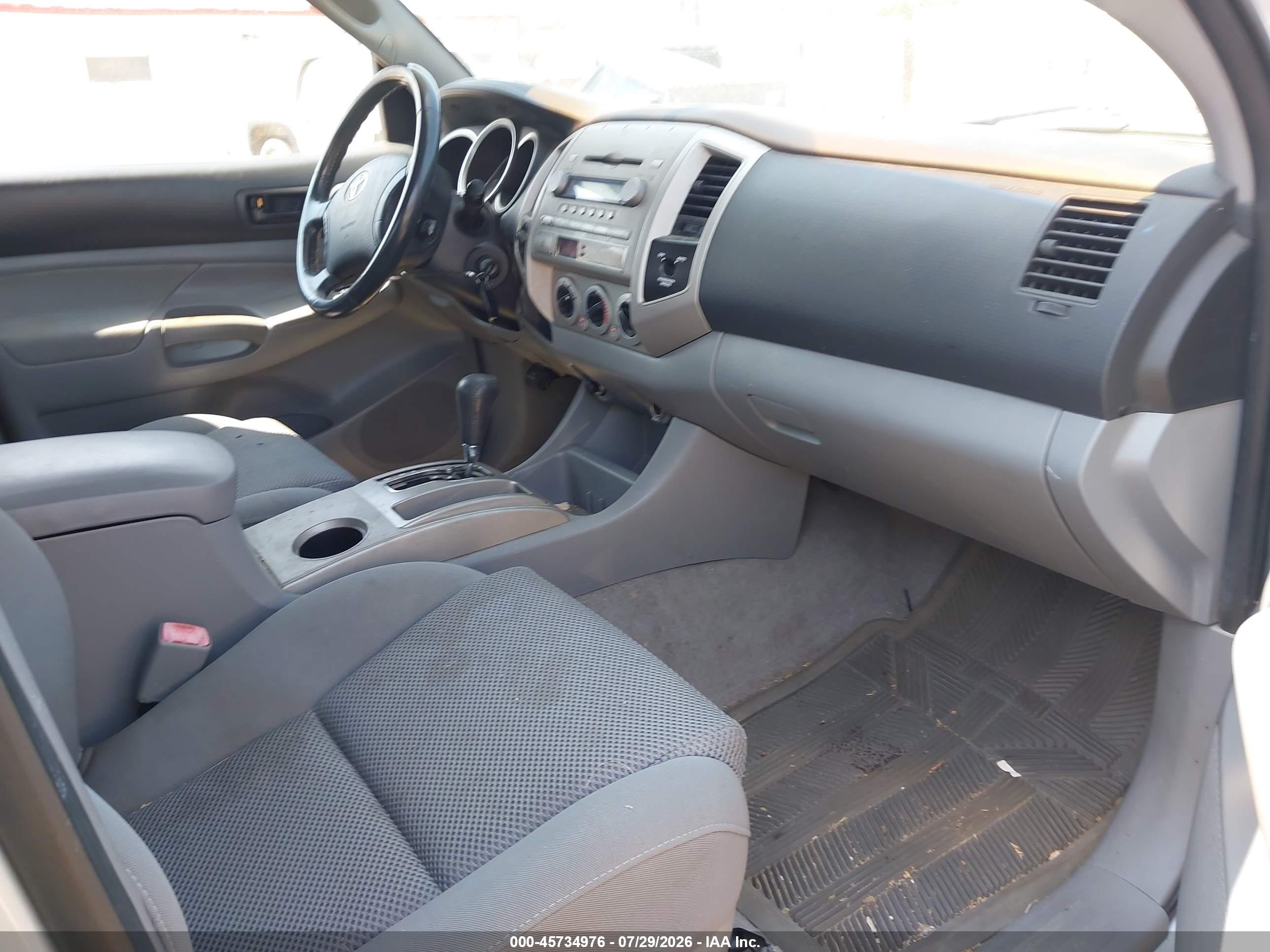 2005 Toyota Tacoma Base V6 White vin: 5TEUU42N75Z020243