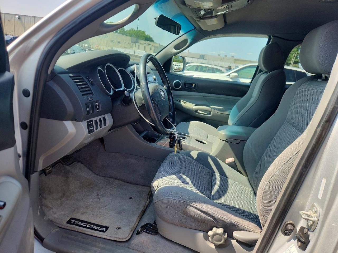2007 Toyota Tacoma V6 Silver vin: 5TEUU42N77Z446176